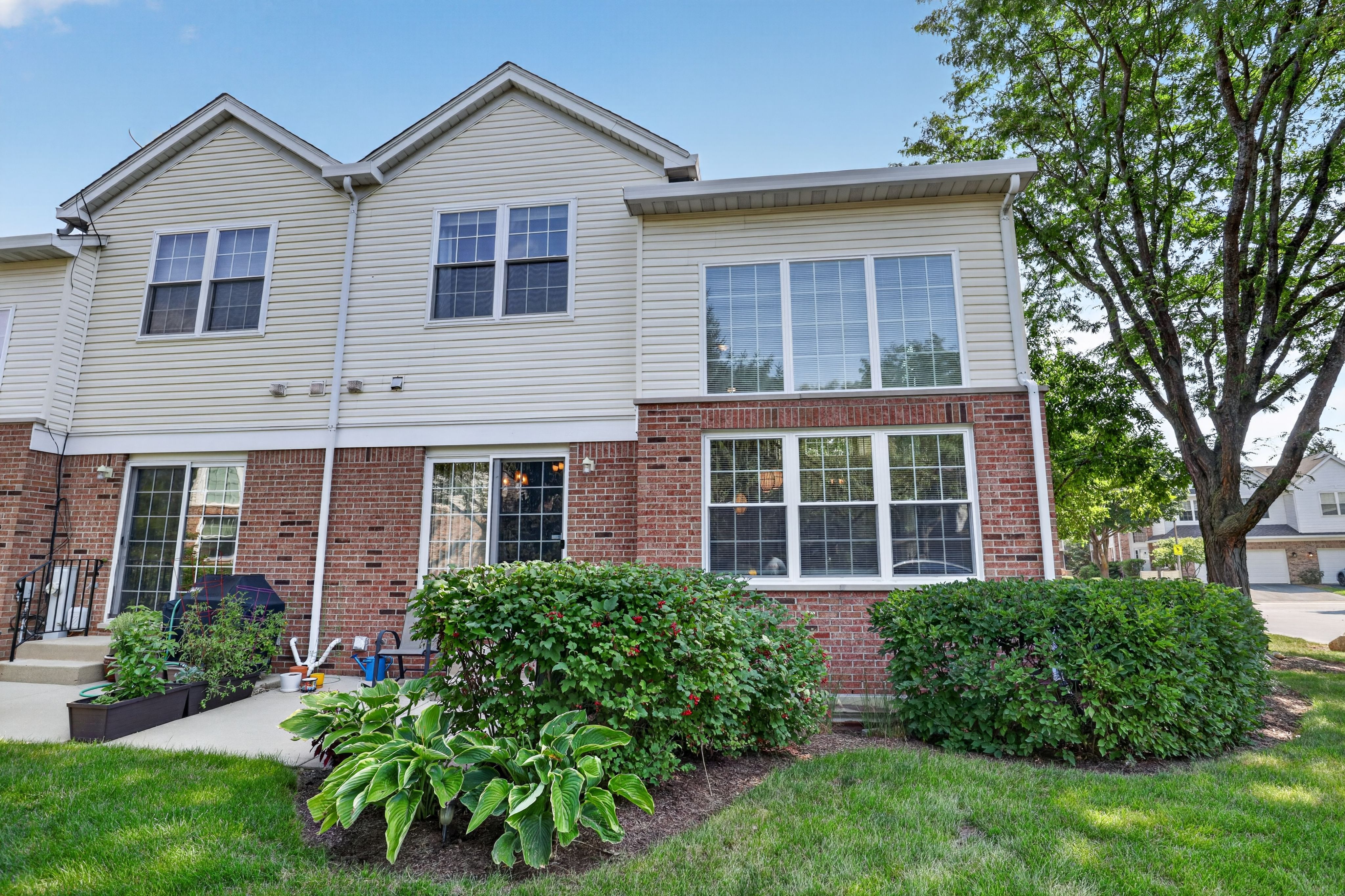  Beautiful Private End-unit Townhome Overlooking a Peaceful Pond - 物件實景