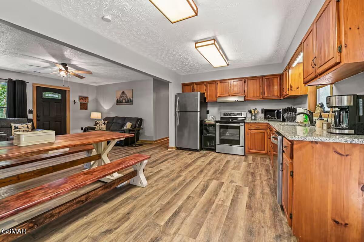 Sevierville, Tennessee, 37876, United States, 3 Bedrooms Bedrooms, ,2 BathroomsBathrooms,Residential,For Sale,1977531