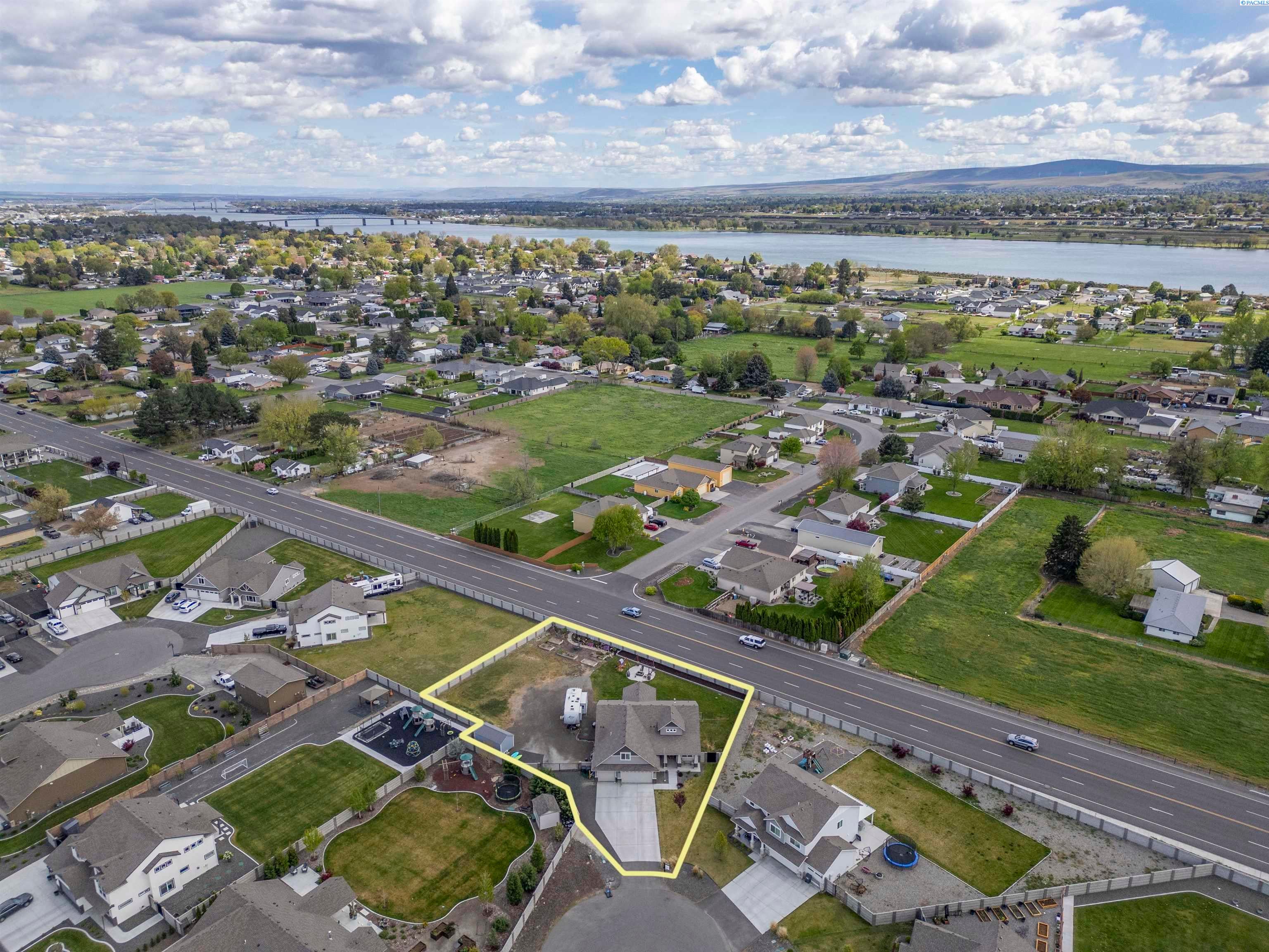 Pasco, Washington, 99301, United States, 4 Bedrooms Bedrooms, ,2 BathroomsBathrooms,Residential,For Sale,2036931