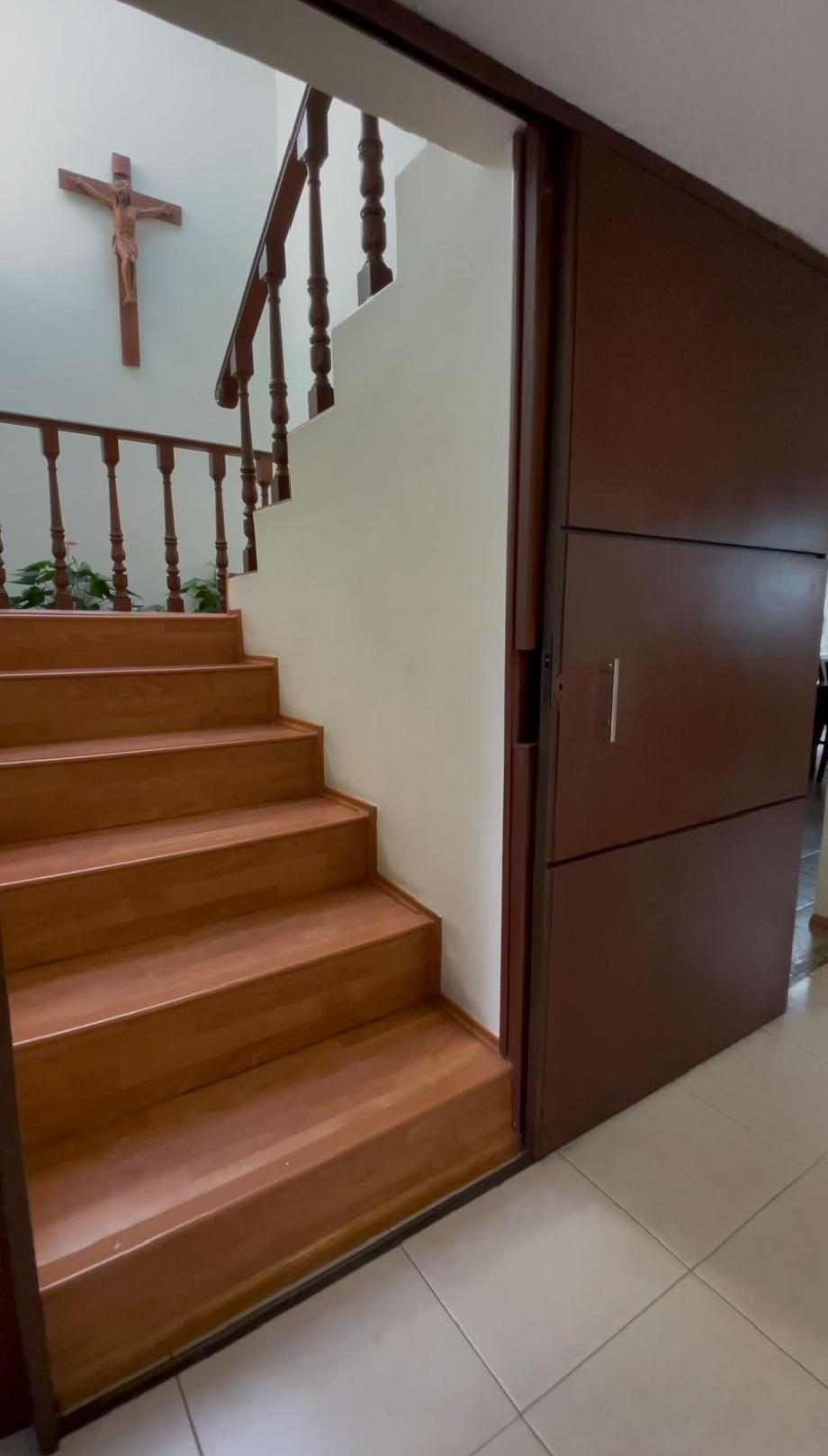Metepec, Estado de méxico, 52169, Mexico, 5 Bedrooms Bedrooms, ,2 BathroomsBathrooms,Residential,For Sale,1804093