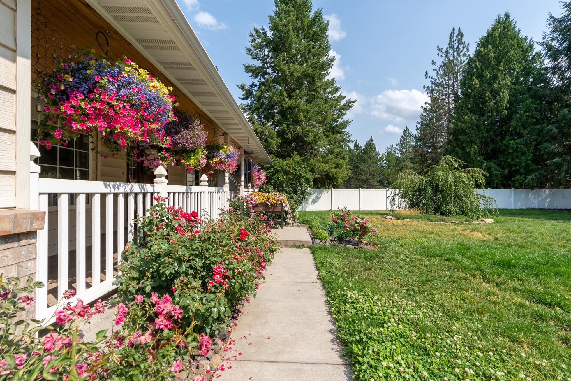 Nine Mile Falls, Washington, 99026, United States, 5 Bedrooms Bedrooms, ,4 BathroomsBathrooms,Residential,For Sale,1895080