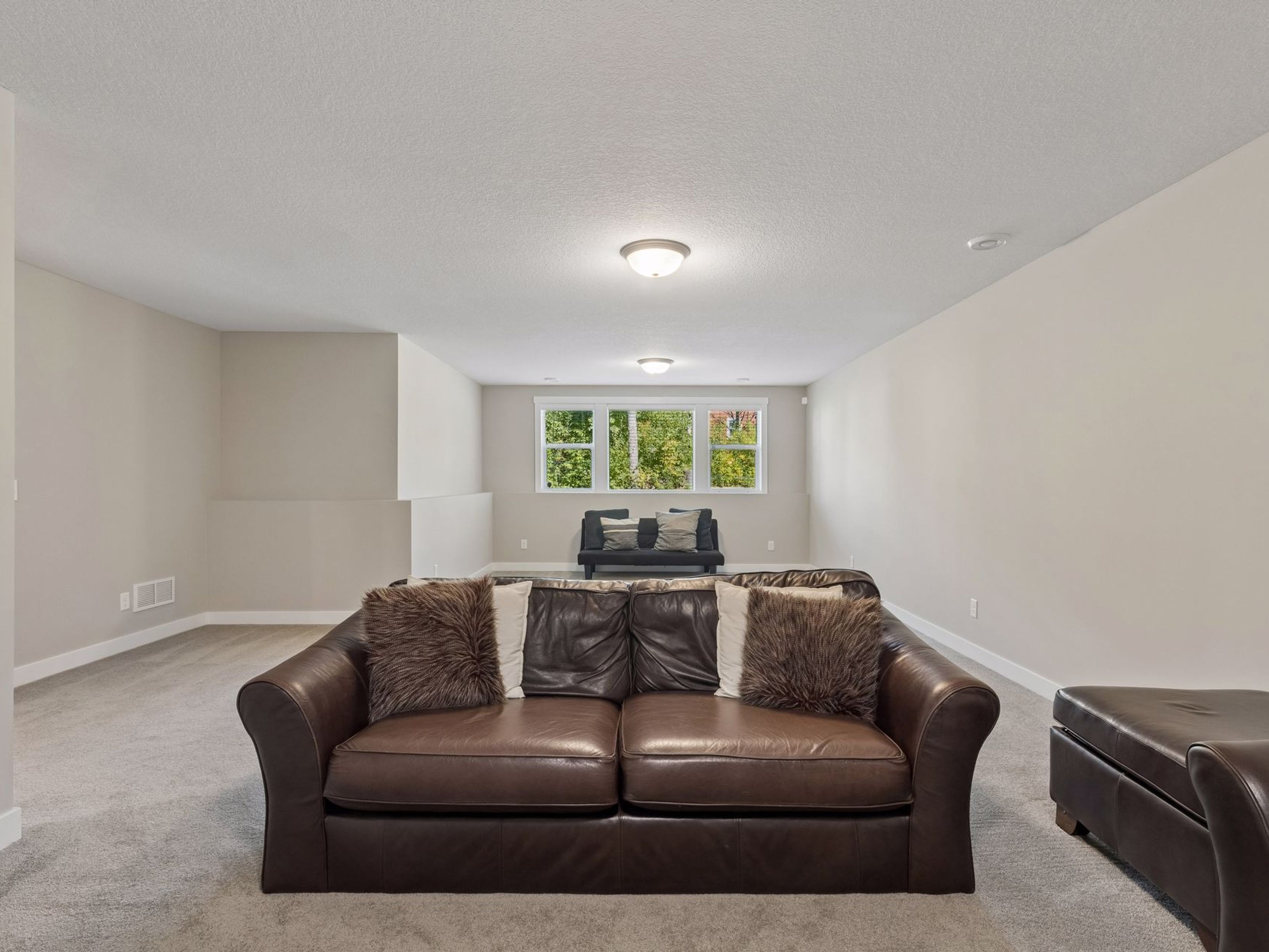  Luxury Living in Desirable Brown’s Creek Cove - 物件實景