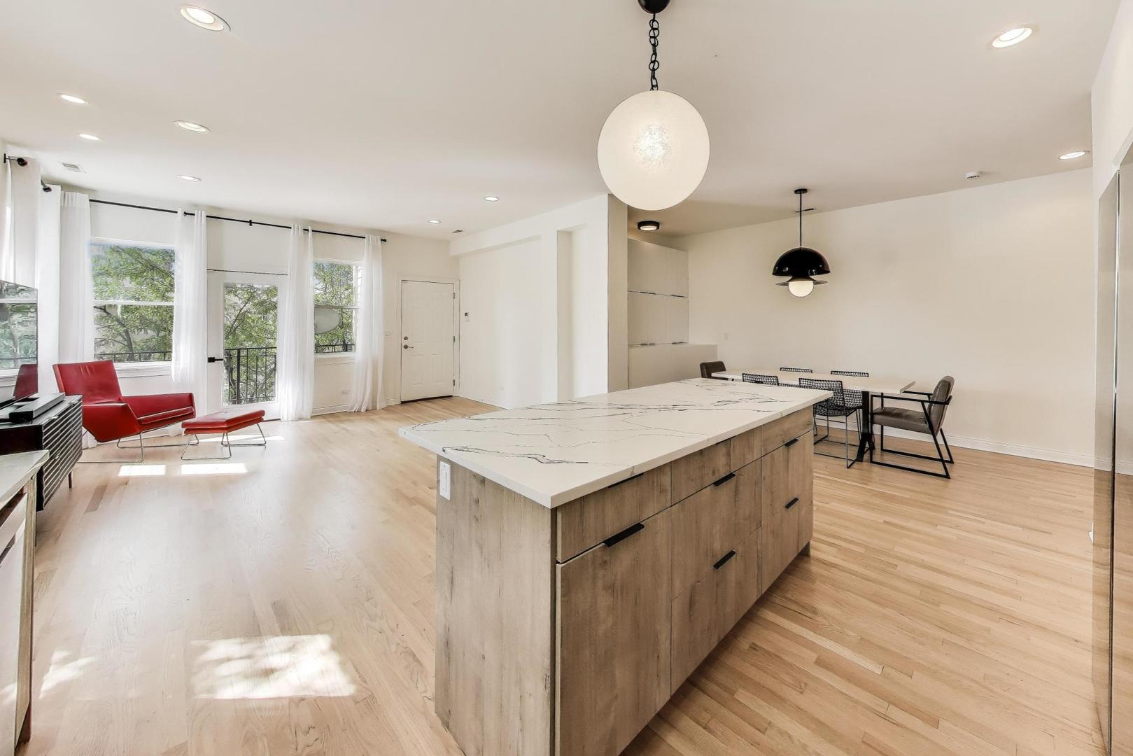 Chicago, Illinois, 60647, United States, 3 Bedrooms Bedrooms, ,2 BathroomsBathrooms,Residential,For Sale,1957515