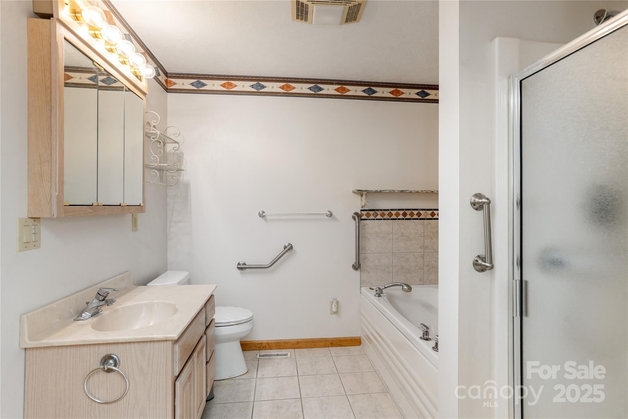 Hendersonville, North Carolina, 28792, United States, 3 Bedrooms Bedrooms, ,3 BathroomsBathrooms,Residential,For Sale,1975298