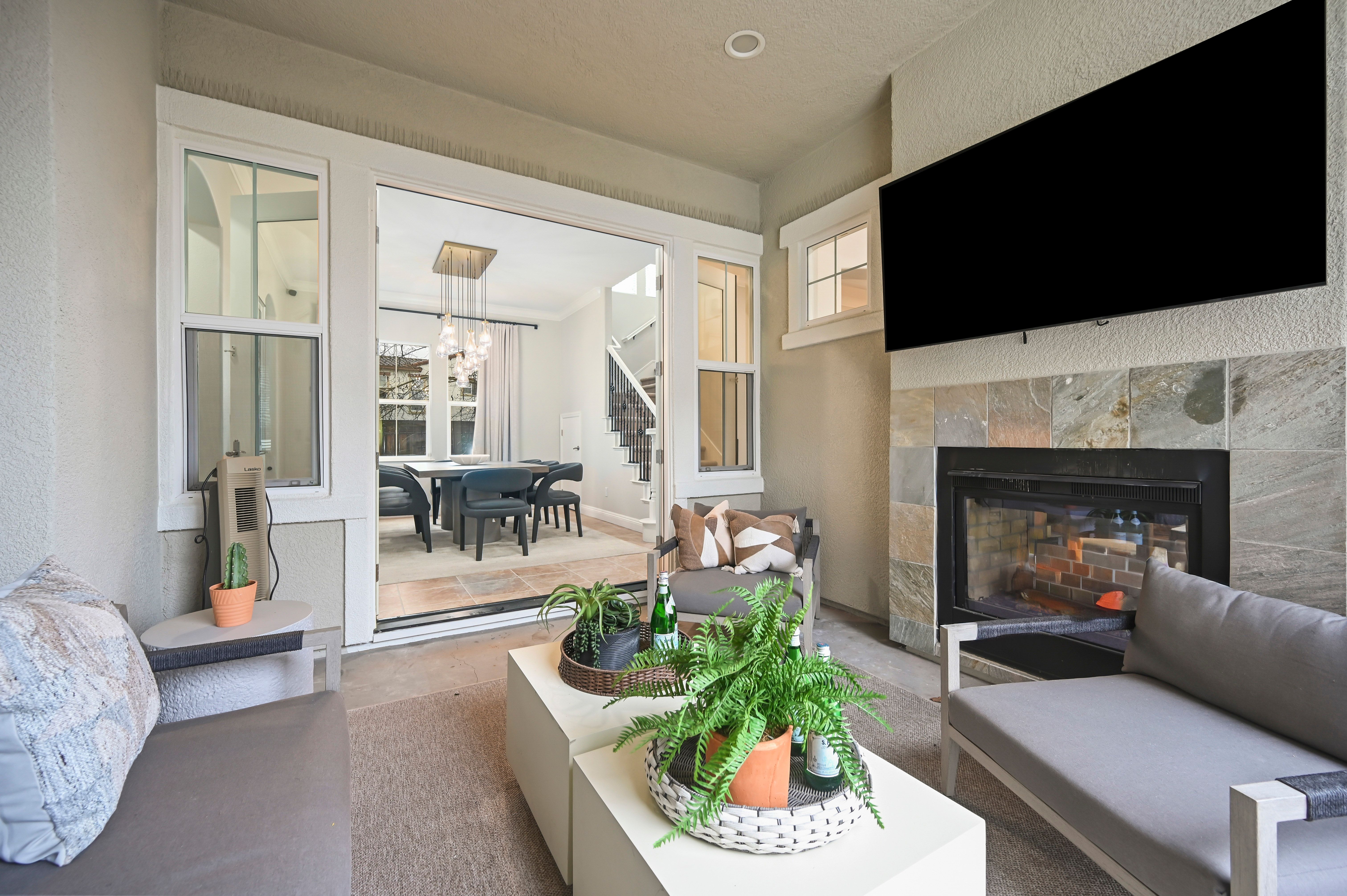  Stunning Monterosso Estate on Private Court with Designer Indoor-Outdoor Living - 物件實景