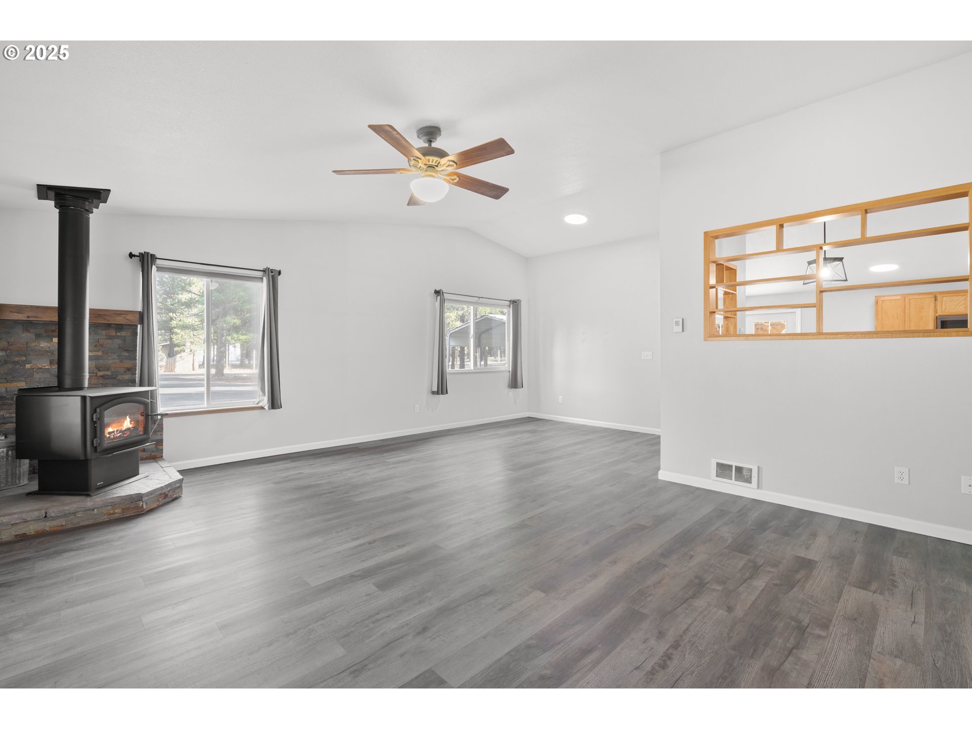 La Pine, Oregon, 97739, United States, 3 Bedrooms Bedrooms, ,2 BathroomsBathrooms,Residential,For Sale,1990962