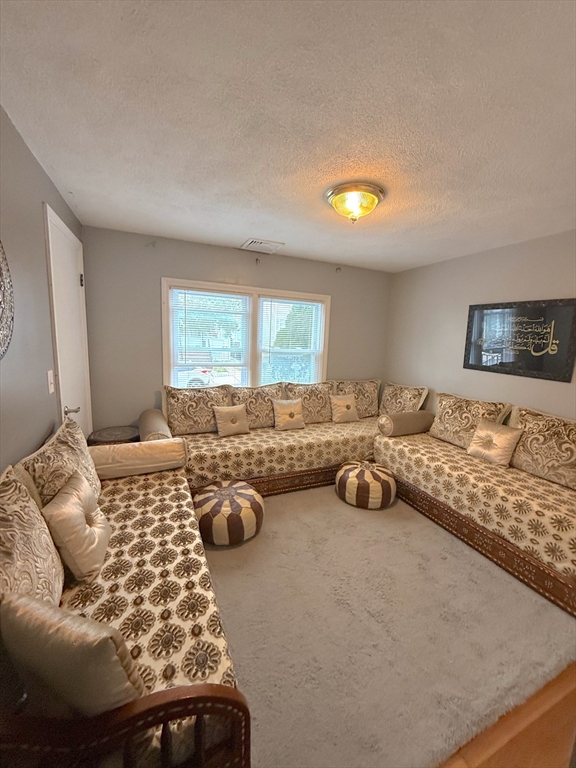 Everett, Massachusetts, 02149, United States, 6 Bedrooms Bedrooms, ,4 BathroomsBathrooms,Residential,For Sale,1938376