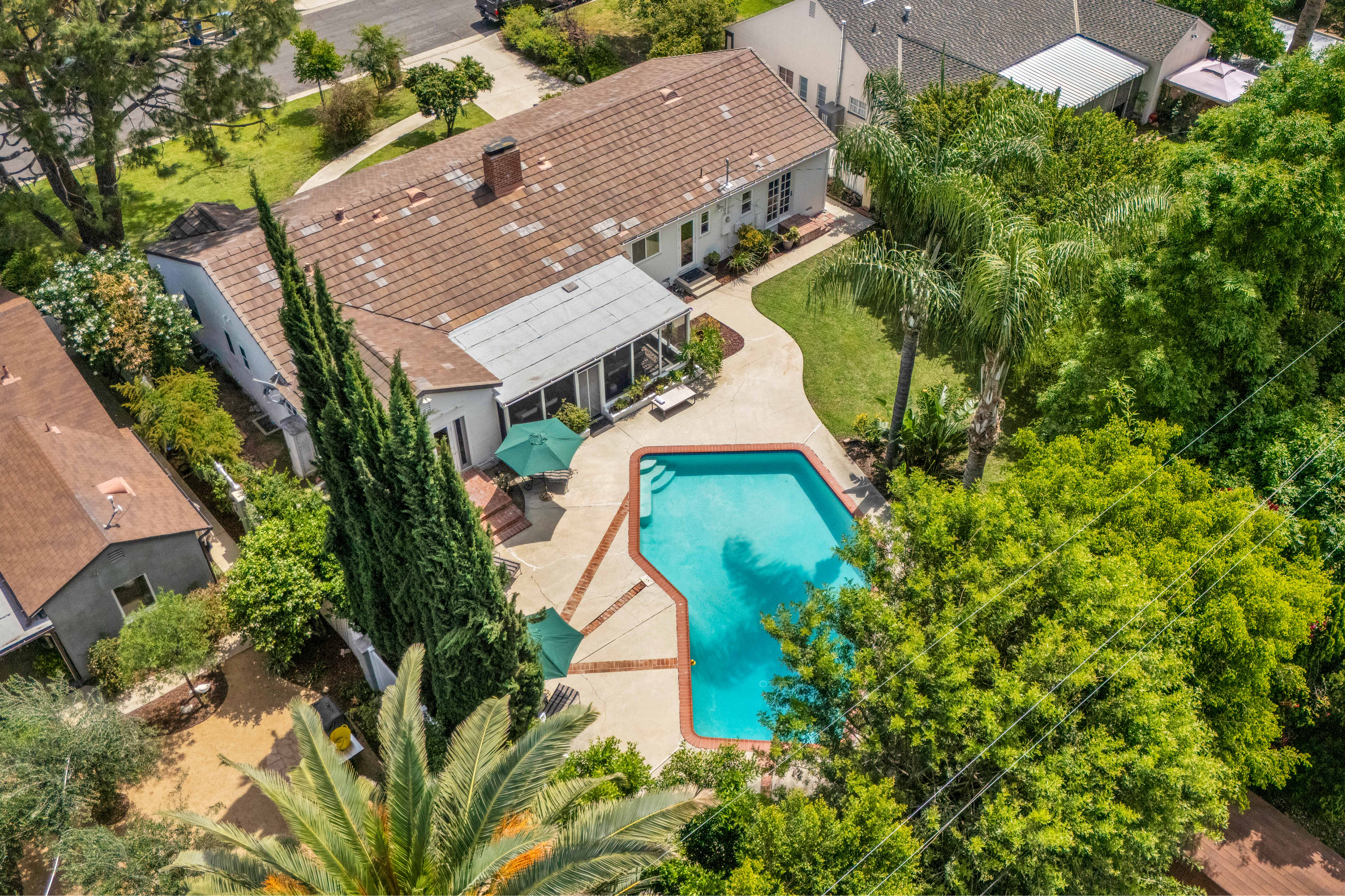  6843 Chisholm Avenue - 物件實景
