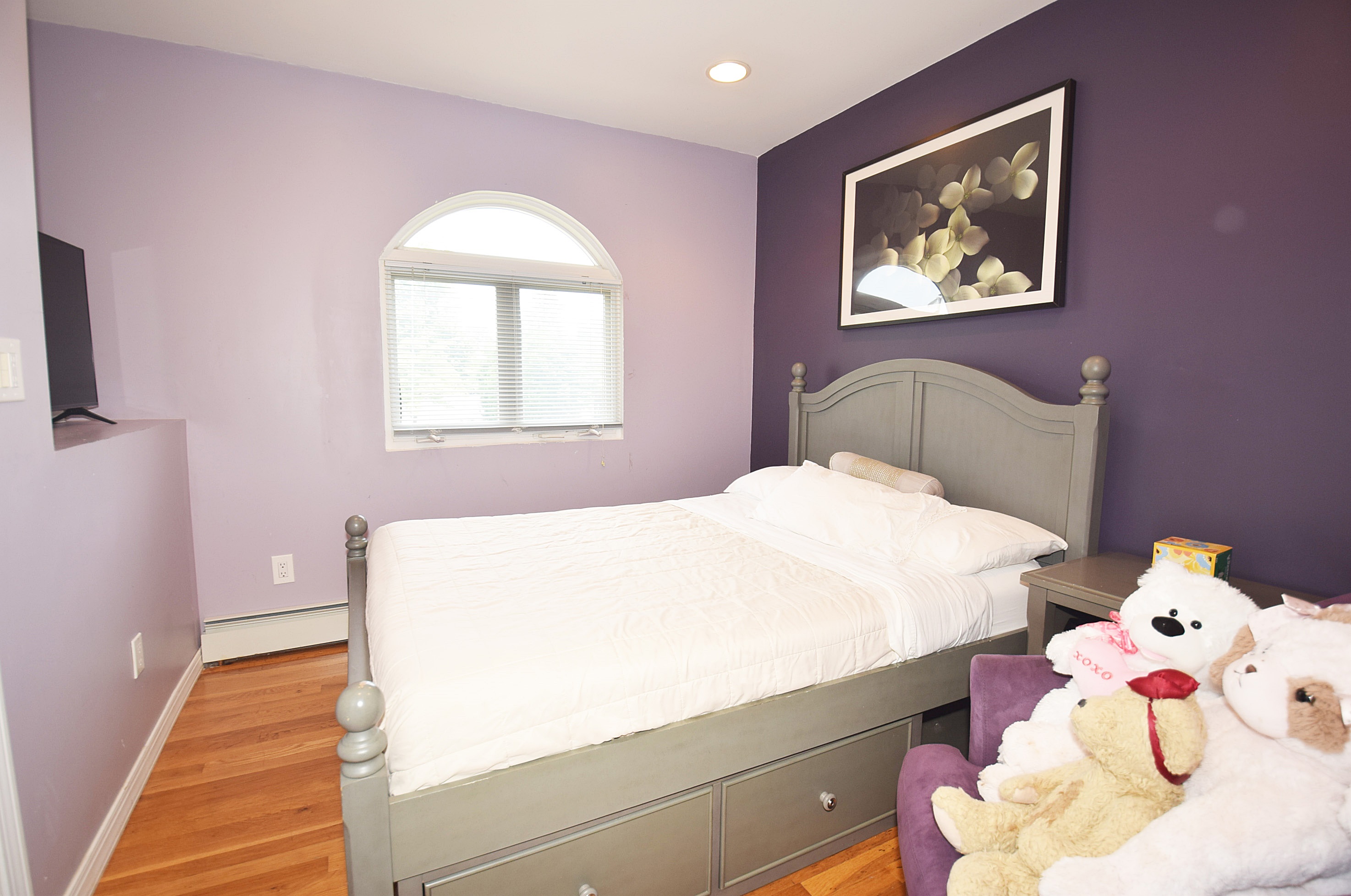 Wheatley Heights, New York, 11798, United States, 5 Bedrooms Bedrooms, ,2 BathroomsBathrooms,Residential,For Sale,1892743
