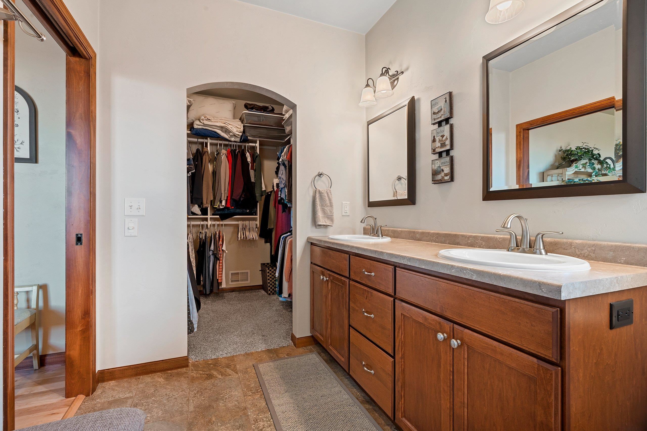 NEENAH, Wisconsin, 54956, United States, 3 Bedrooms Bedrooms, ,3 BathroomsBathrooms,Residential,For Sale,1986561