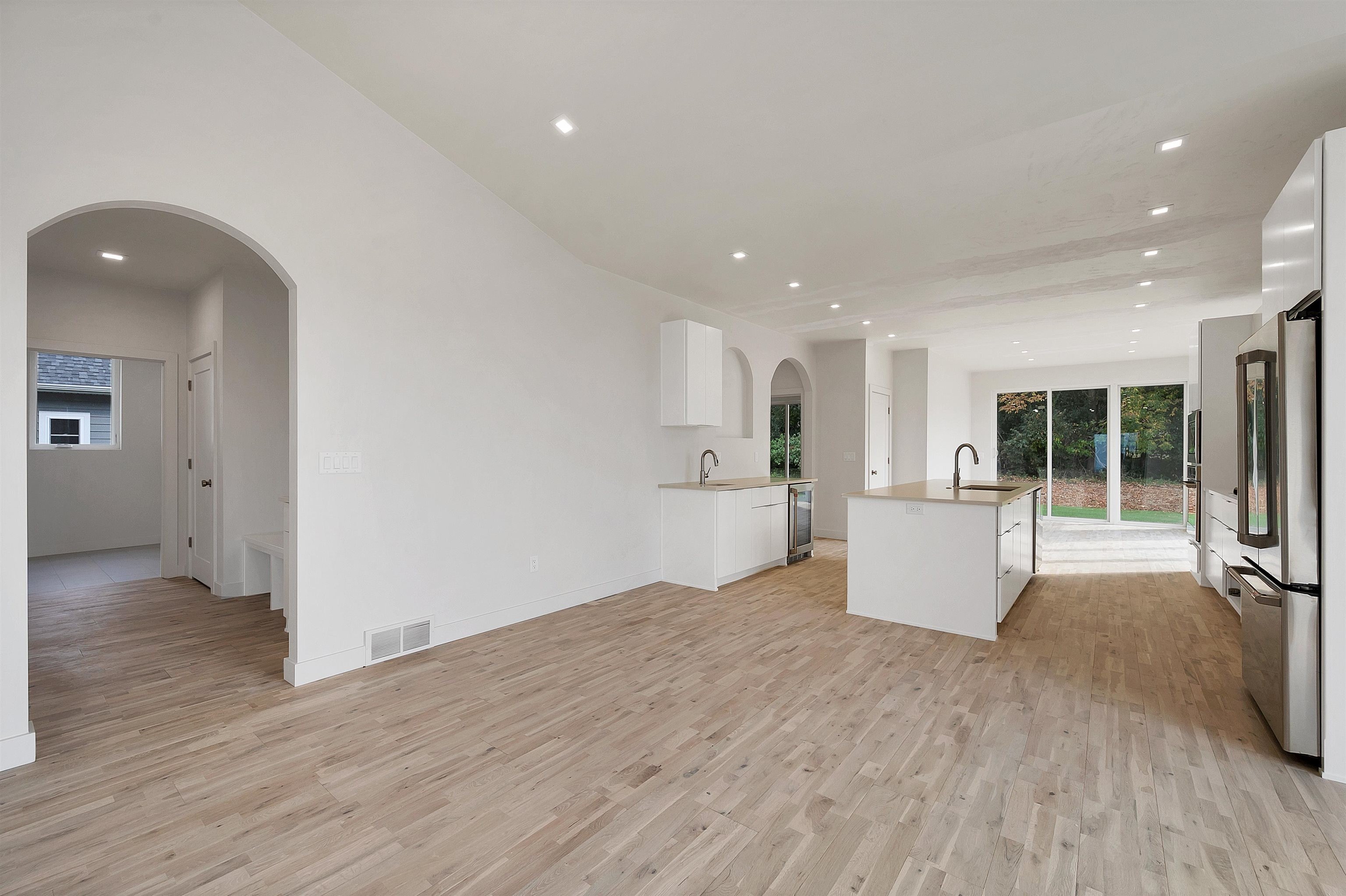 DE PERE, Wisconsin, 54115, United States, 2 Bedrooms Bedrooms, ,3 BathroomsBathrooms,Residential,For Sale,1978807