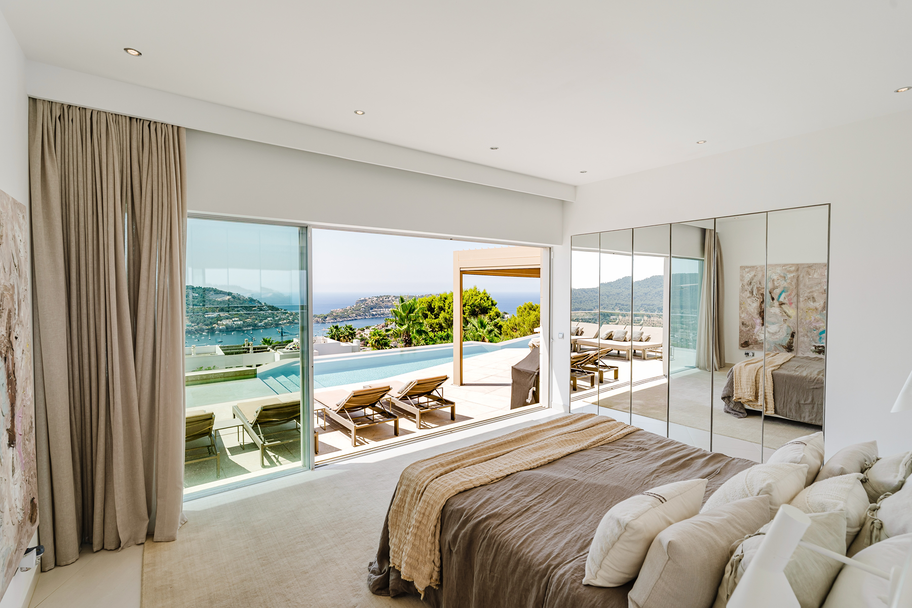  Modern-style villa with sea views in Port d