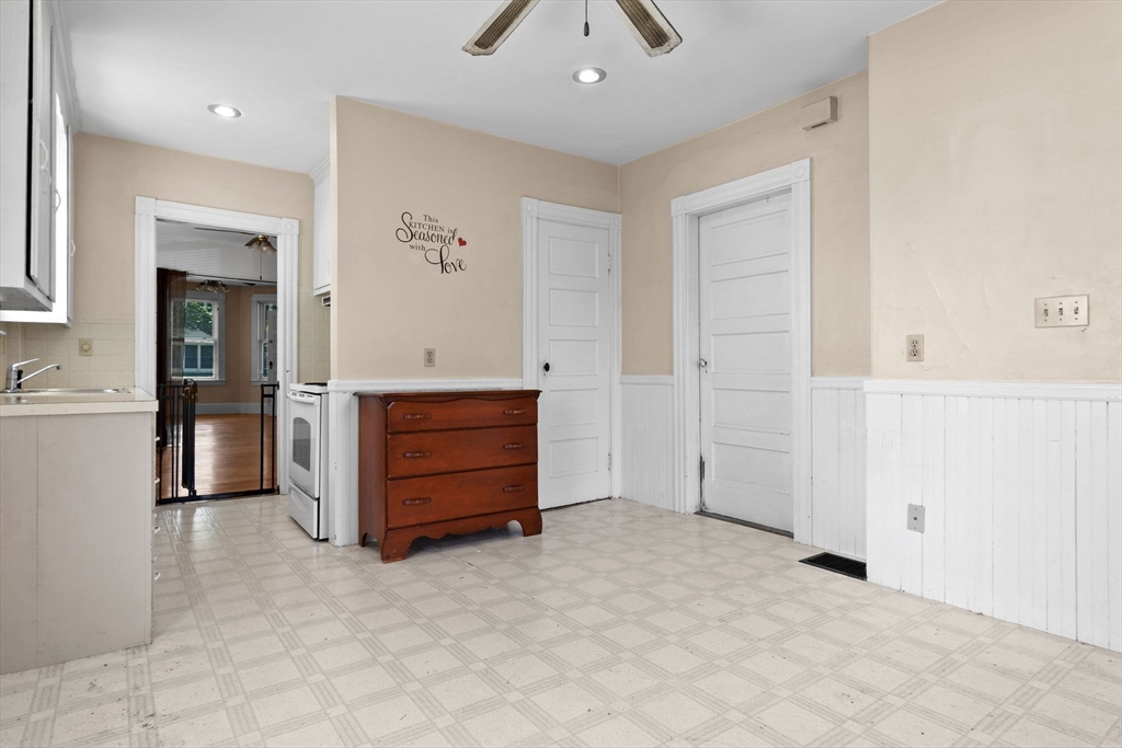 Lynn, Massachusetts, 01905, United States, 4 Bedrooms Bedrooms, ,2 BathroomsBathrooms,Residential,For Sale,1987655