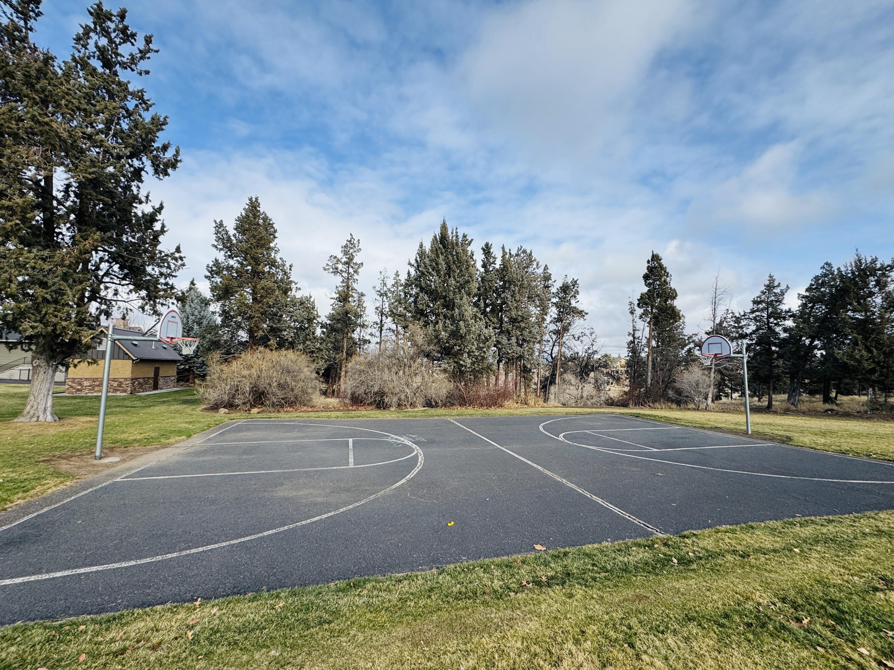 Redmond, Oregon, 97756, United States, 3 Bedrooms Bedrooms, ,2 BathroomsBathrooms,Residential,For Sale,2007791
