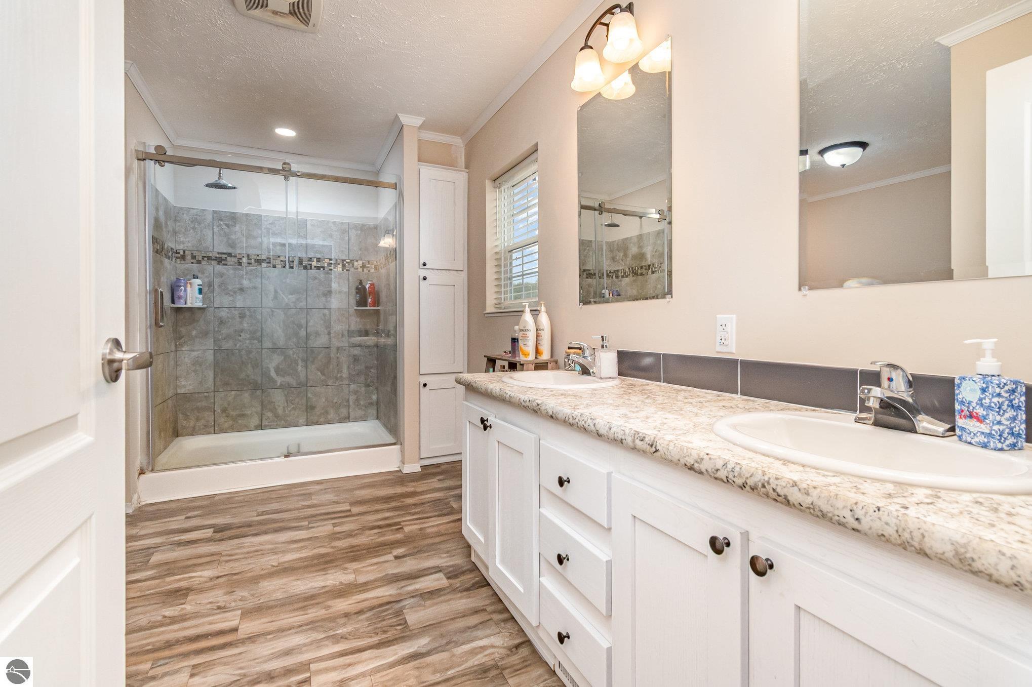 Vestaburg, Michigan, 48891, United States, 6 Bedrooms Bedrooms, ,3 BathroomsBathrooms,Residential,For Sale,1976935