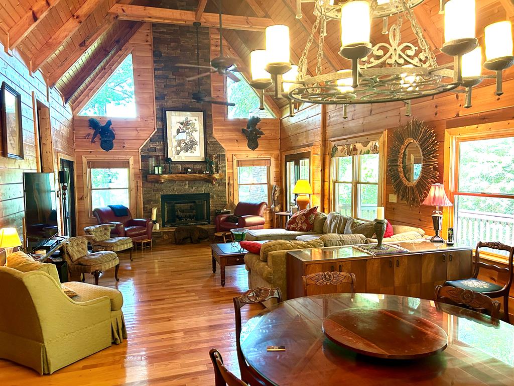 Blue Ridge, Georgia, 30513, United States, 5 Bedrooms Bedrooms, ,3 BathroomsBathrooms,Residential,For Sale,1858988