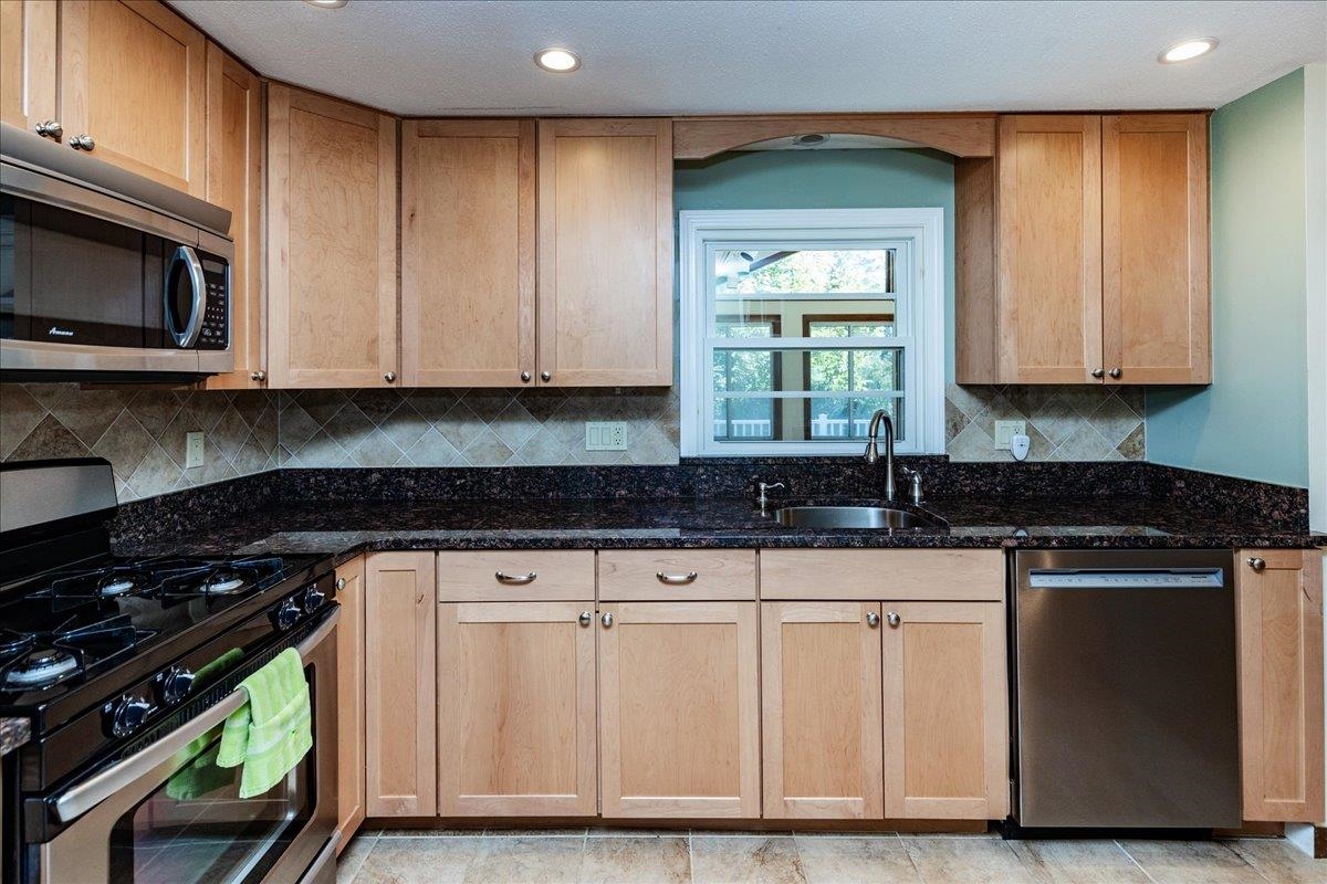 Merrimack, New Hampshire, 03054, United States, 3 Bedrooms Bedrooms, ,2 BathroomsBathrooms,Residential,For Sale,1937626