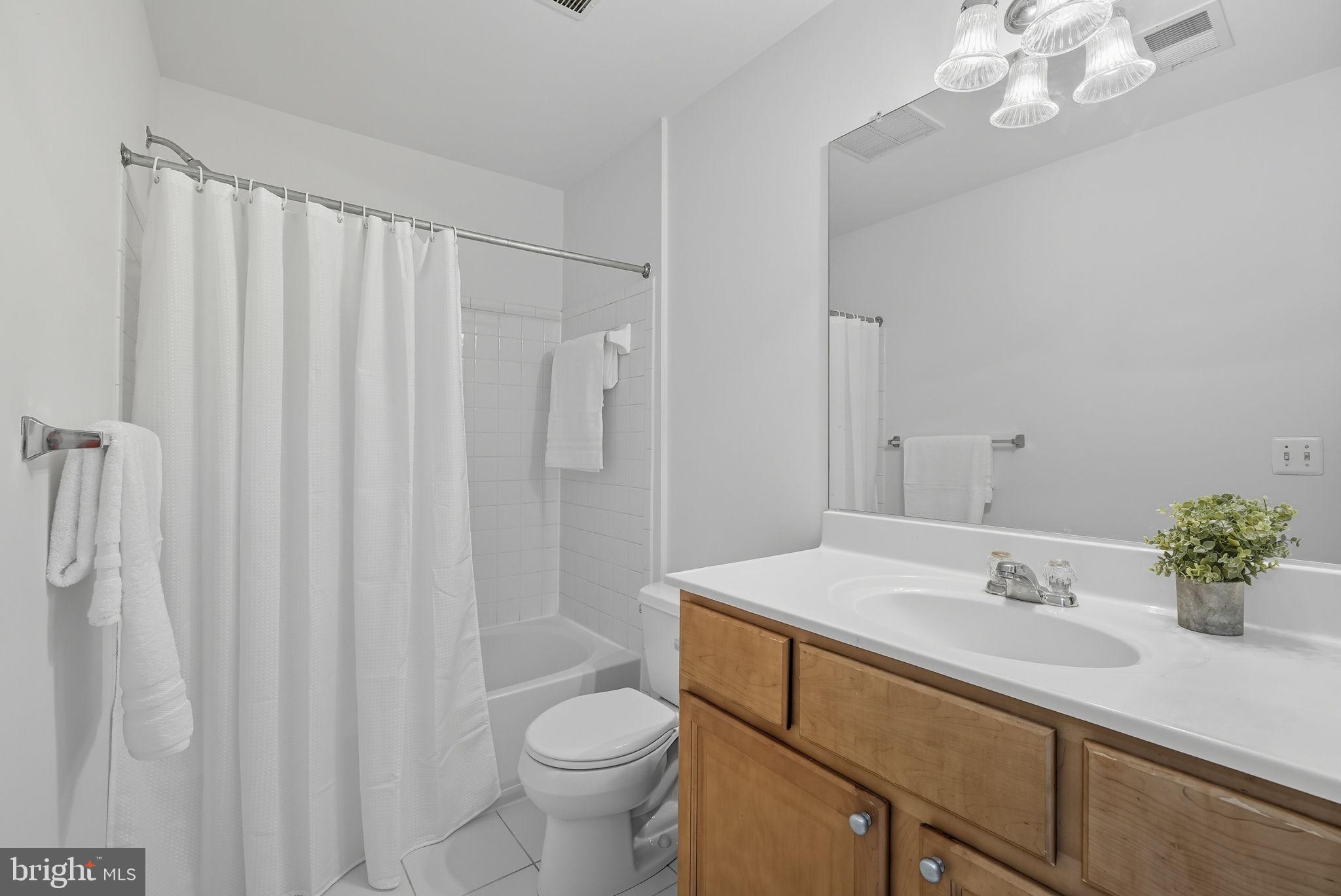 Fairfax, Virginia, 22033, United States, 3 Bedrooms Bedrooms, ,4 BathroomsBathrooms,Residential,For Sale,1975238