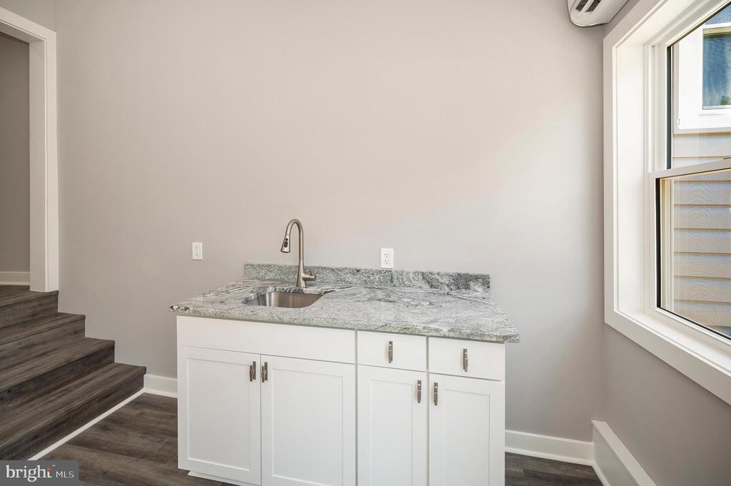 Fredericksburg, Virginia, 22401, United States, 4 Bedrooms Bedrooms, ,3 BathroomsBathrooms,Residential,For Sale,1916037