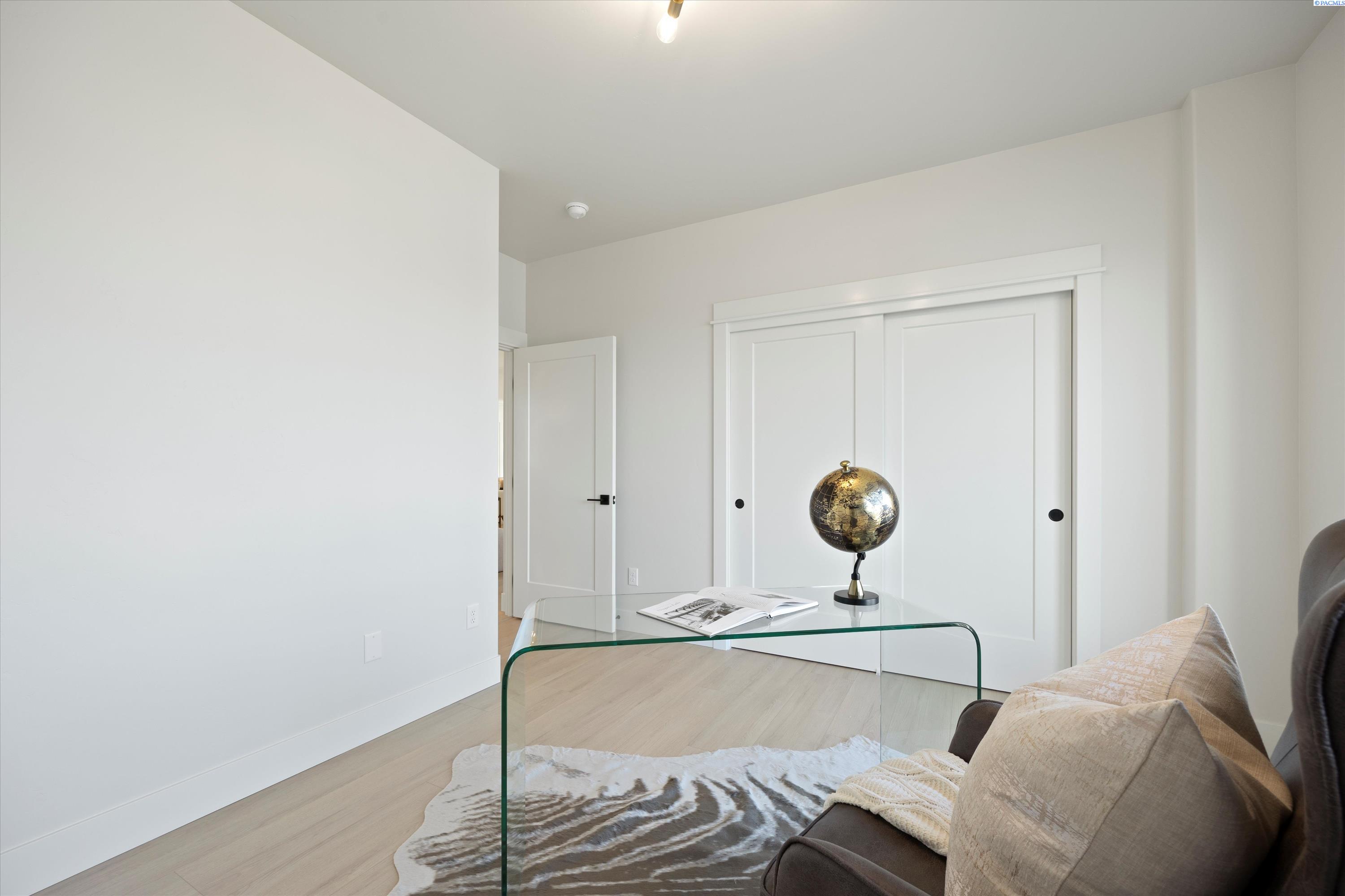 Richland, Washington, 99352, United States, 4 Bedrooms Bedrooms, ,3 BathroomsBathrooms,Residential,For Sale,1991503