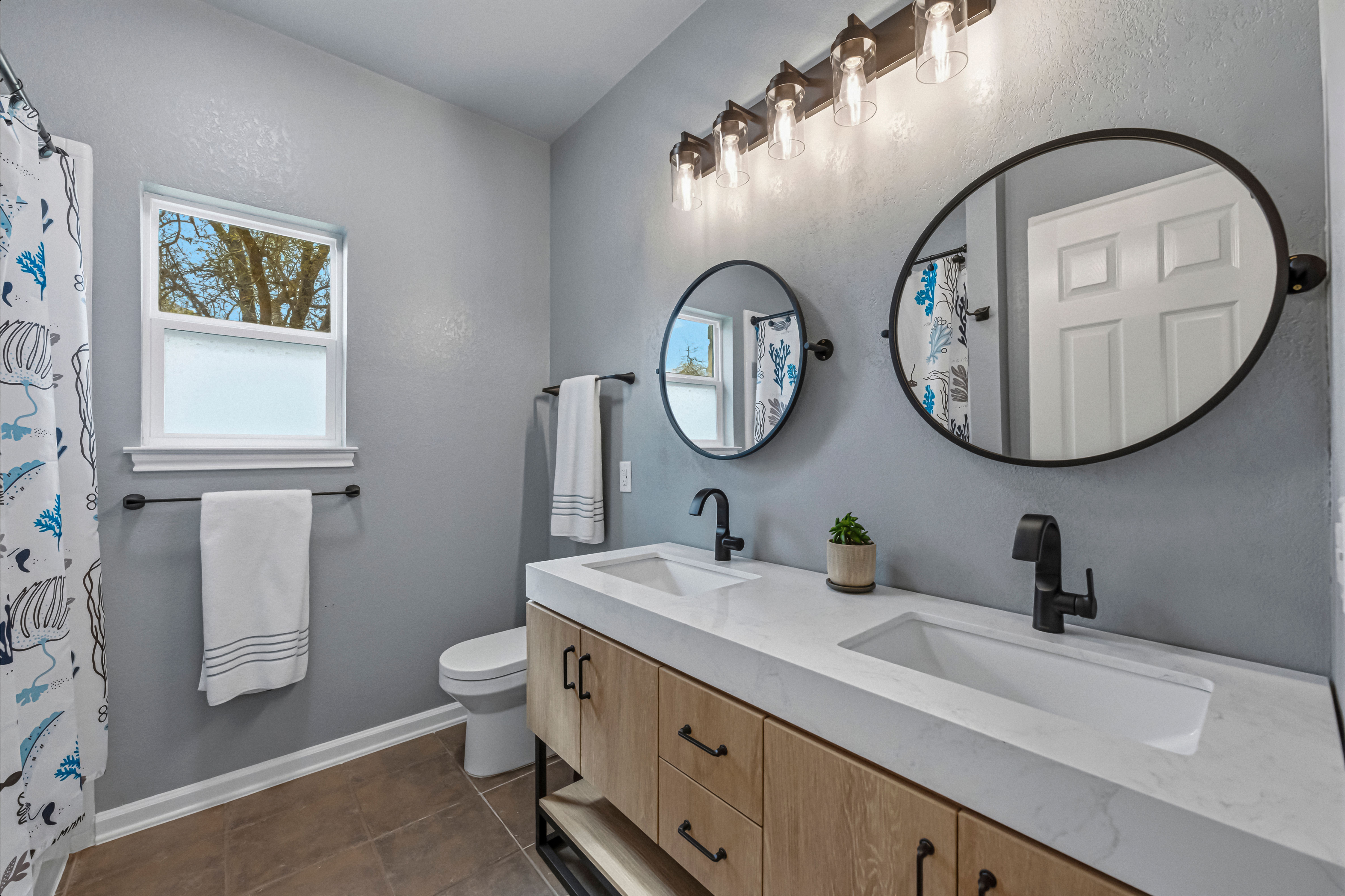  Single-Story Retreat on One Acre with Close Proximity to Private Schools - 物件實景