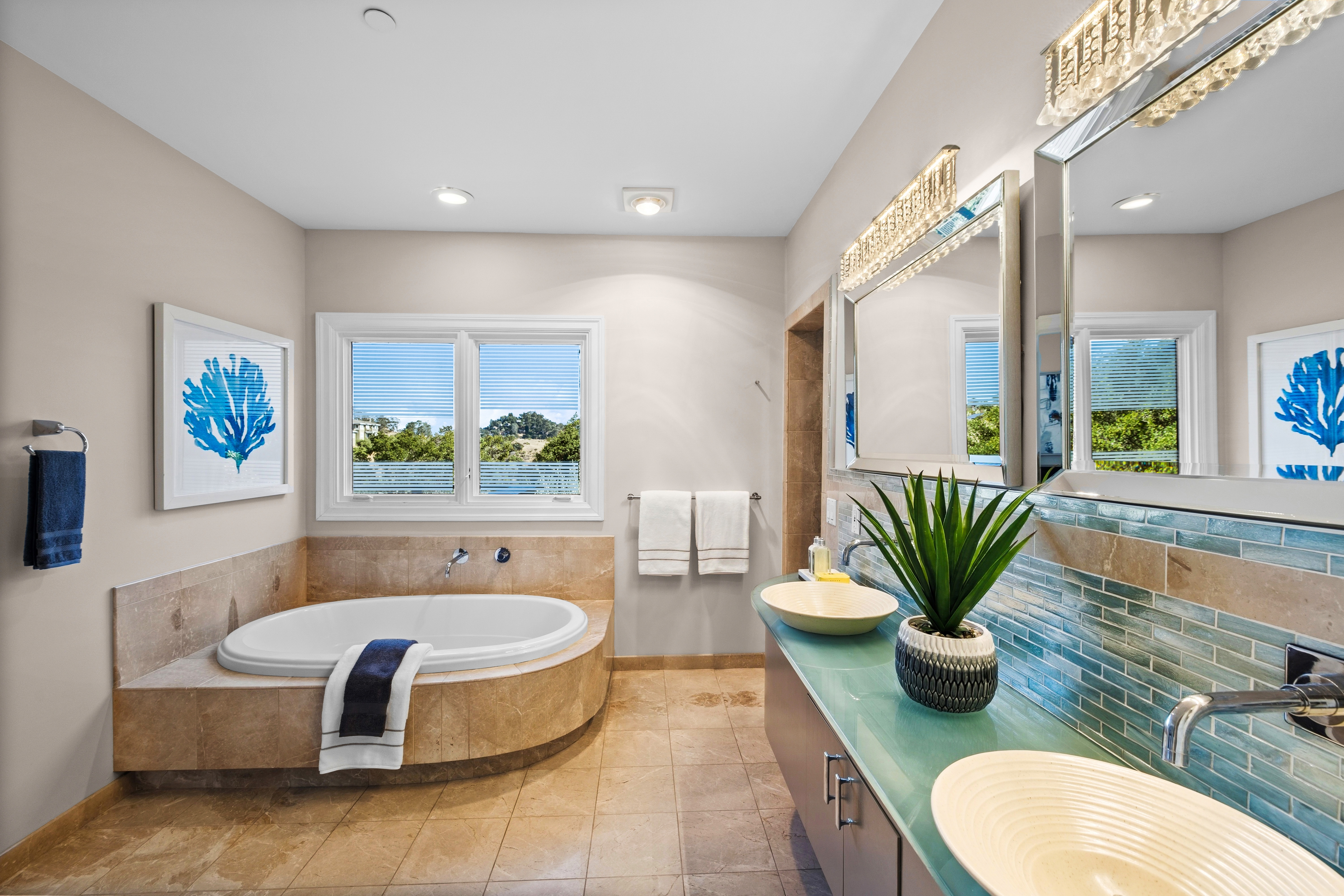  Resort Living in Sorich Park — Gated Mediterranean Estate With Pool and Views - 物件實景