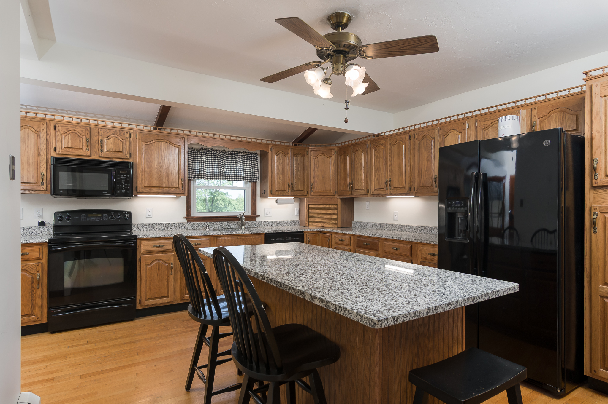 Worcester, Massachusetts, 01603, United States, 3 Bedrooms Bedrooms, ,2 BathroomsBathrooms,Residential,For Sale,1923898