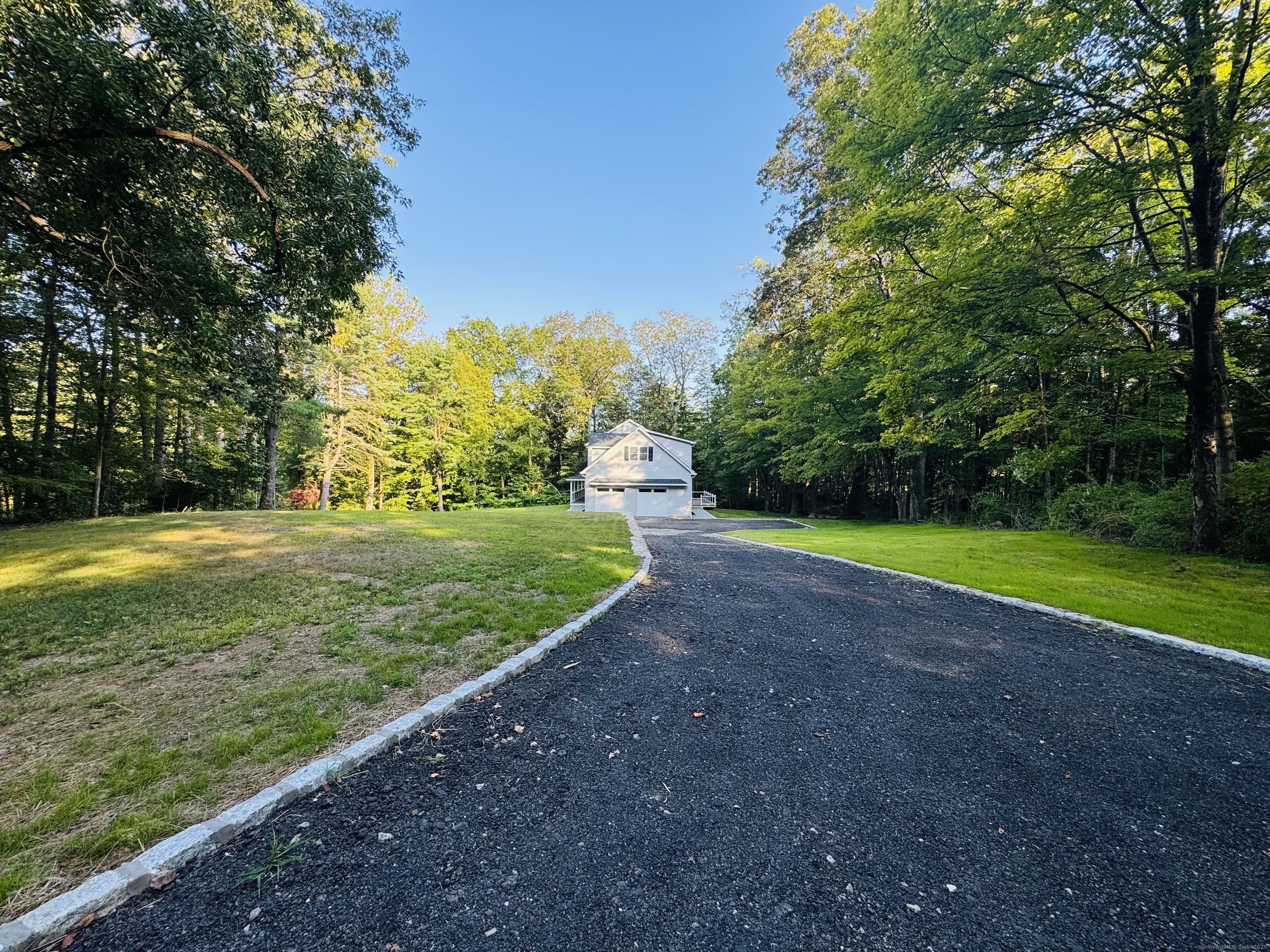Newtown, Connecticut, 06482, United States, 4 Bedrooms Bedrooms, ,4 BathroomsBathrooms,Residential,For Sale,1917666