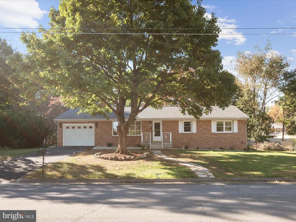 Winchester, Virginia, 22601, United States, 3 Bedrooms Bedrooms, ,3 BathroomsBathrooms,Residential,For Sale,1978922