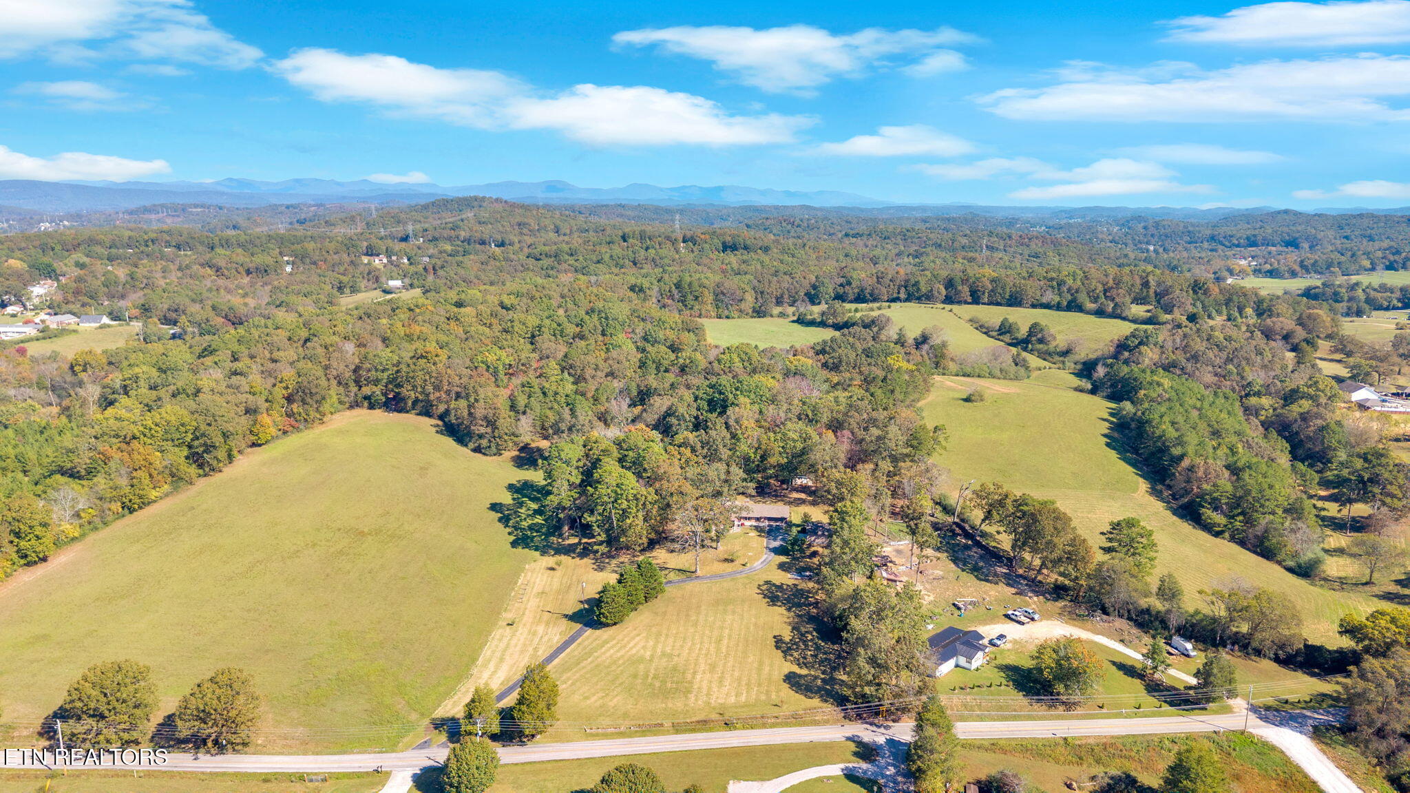 Kingston, Tennessee, 37763, United States, 3 Bedrooms Bedrooms, ,4 BathroomsBathrooms,Residential,For Sale,1964876