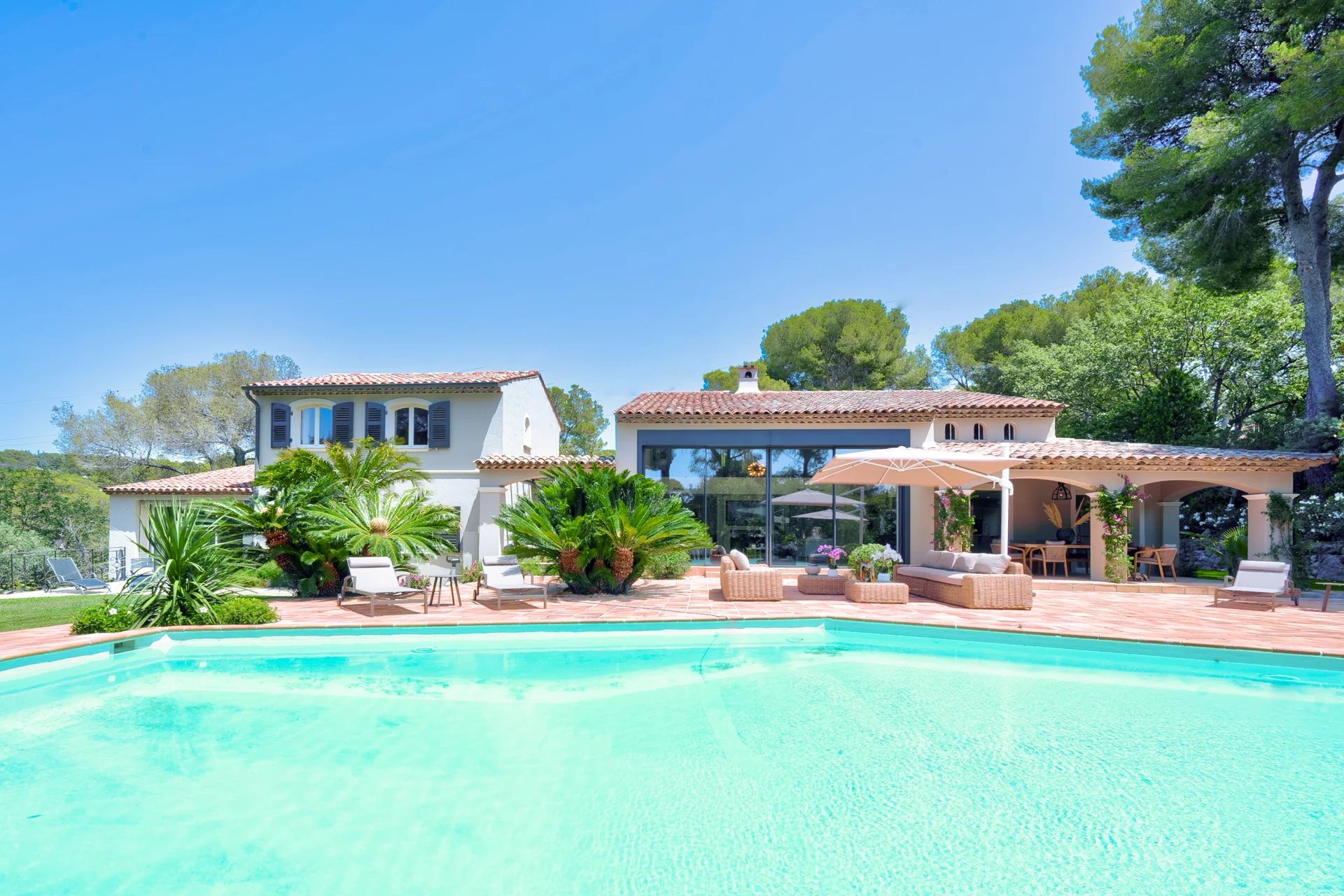 Mougins, Provence-Alpes-Côte d’Azur, 06250, FR, 5 Bedrooms Bedrooms, ,4 BathroomsBathrooms,Residential,For Sale,1957787