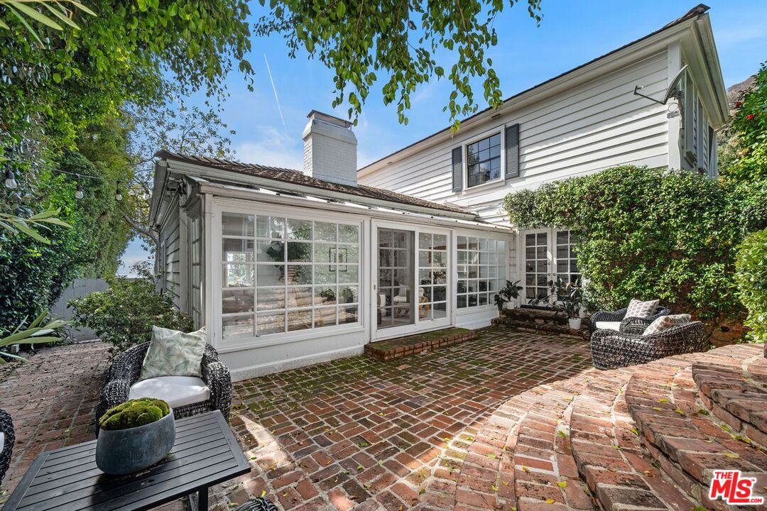 Los Angeles, California, 90069, United States, 4 Bedrooms Bedrooms, ,2 BathroomsBathrooms,Residential,For Sale,1700120