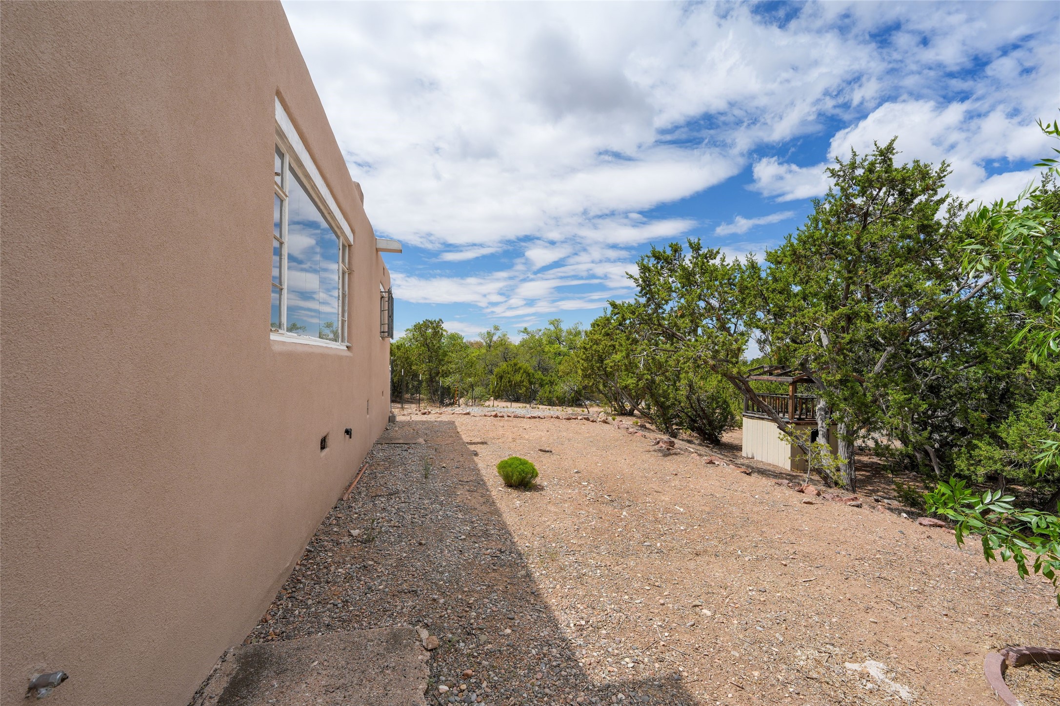  105 E. Alicante Road - 物件實景