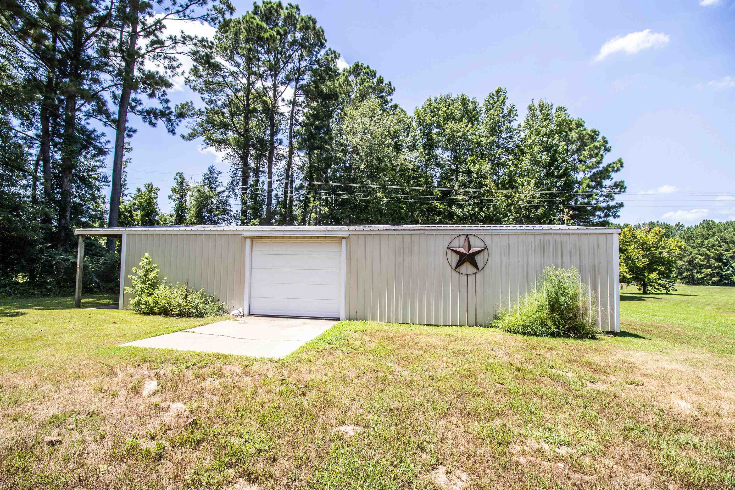 De Berry, Texas, 75639, United States, 4 Bedrooms Bedrooms, ,3 BathroomsBathrooms,Residential,For Sale,1980783