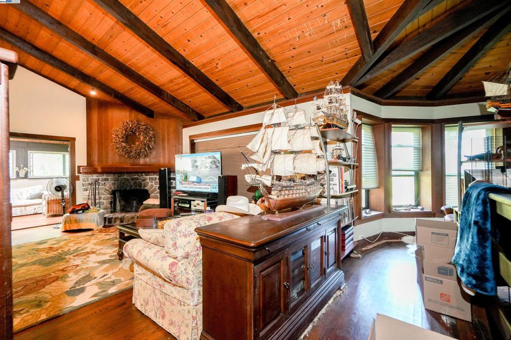 San Rafael, California, 94903-3840, United States, 3 Bedrooms Bedrooms, ,3 BathroomsBathrooms,Residential,For Sale,1987101