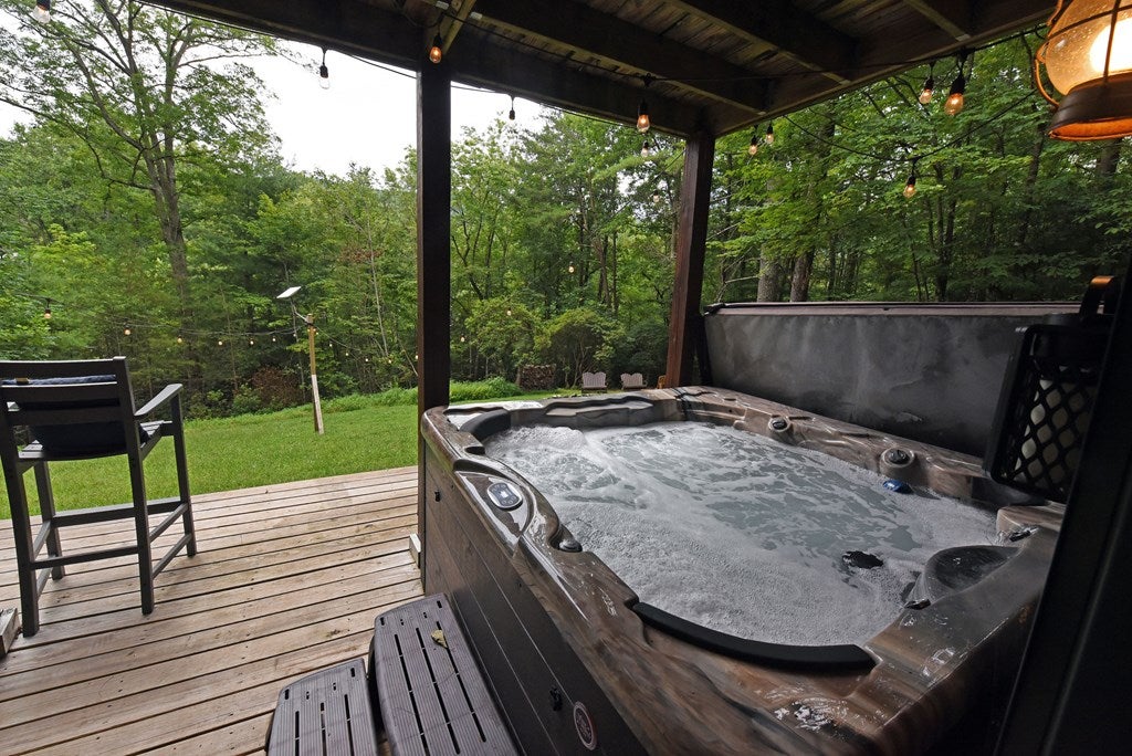 Blue Ridge, Georgia, 30513, United States, 4 Bedrooms Bedrooms, ,3 BathroomsBathrooms,Residential,For Sale,1889495