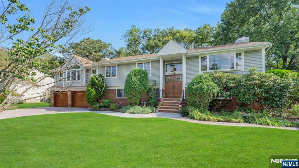 Montvale, New Jersey, 07645, United States, 6 Bedrooms Bedrooms, ,4 BathroomsBathrooms,Residential,For Sale,1950973