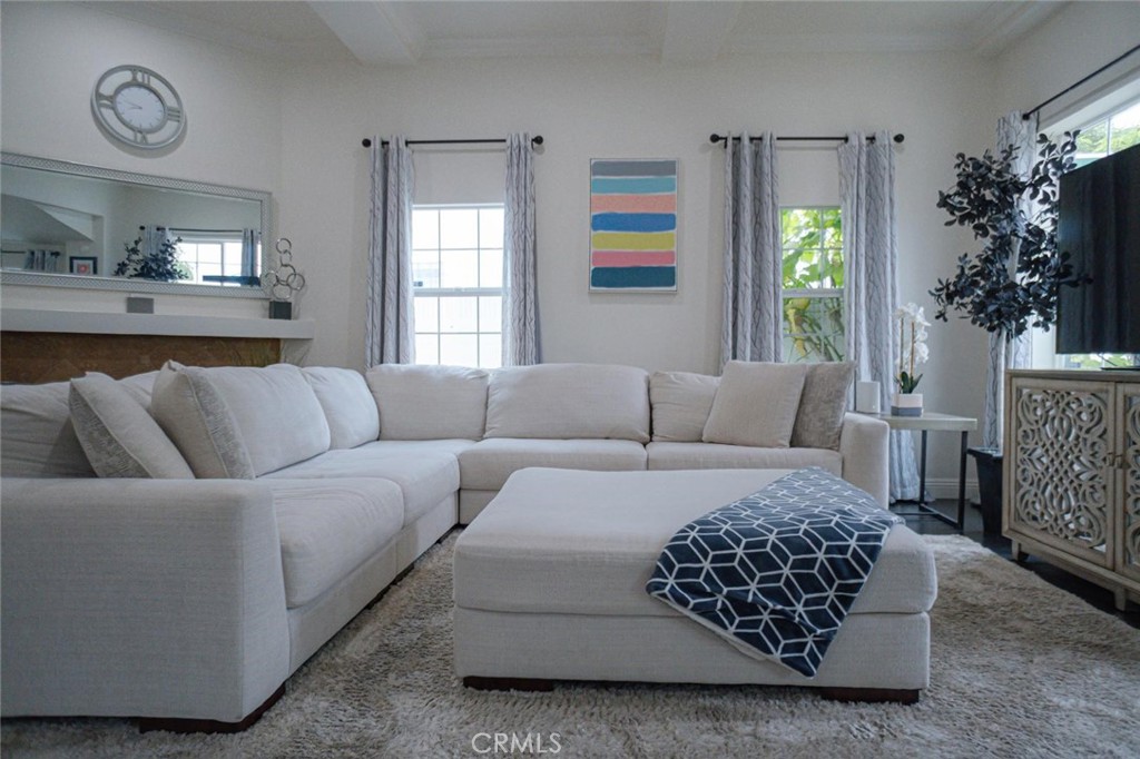 Los Angeles, California, 90043, United States, 3 Bedrooms Bedrooms, ,2 BathroomsBathrooms,Residential,For Sale,1981905