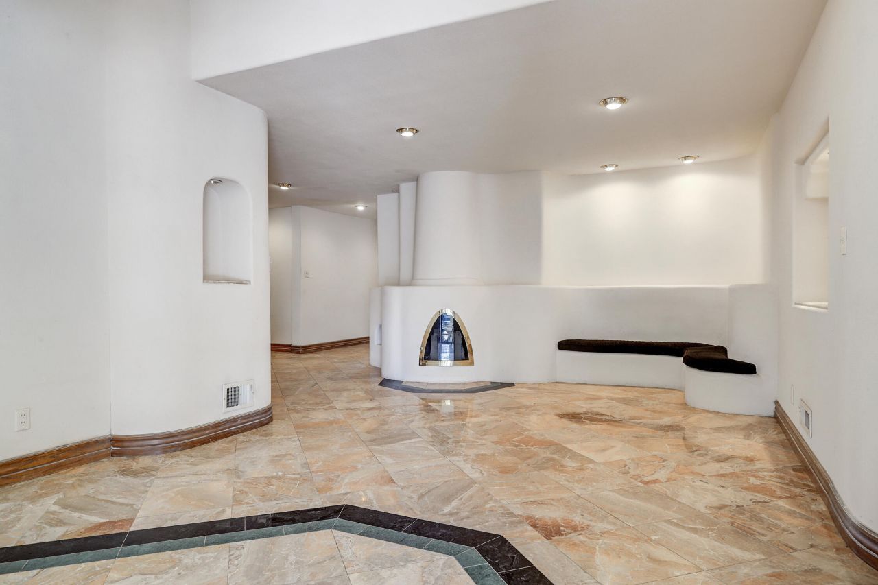 Los Ranchos, New Mexico, 87107, United States, 5 Bedrooms Bedrooms, ,5 BathroomsBathrooms,Residential,For Sale,1900994