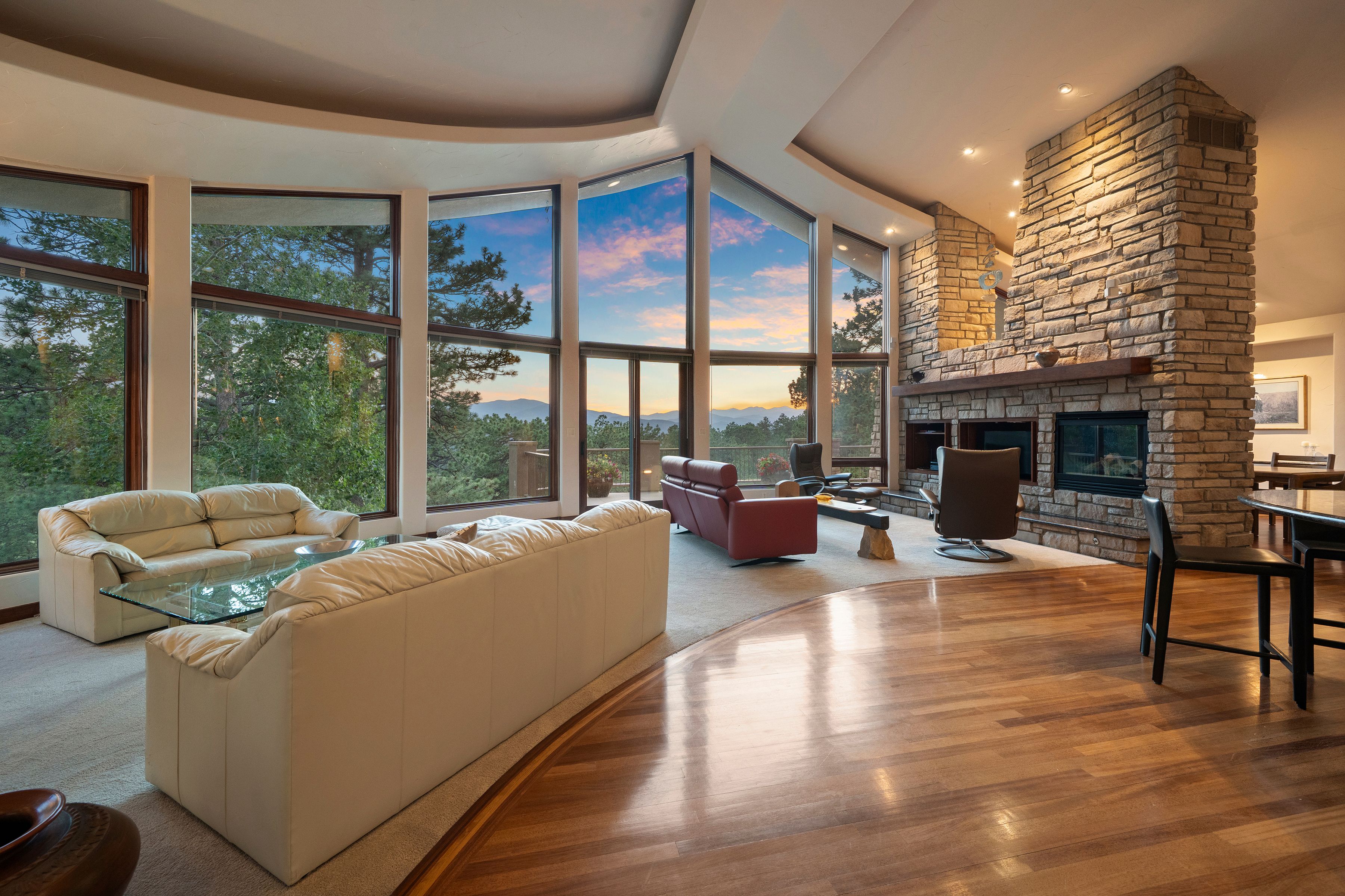  Custom Built on Over Five Acres - 物件實景