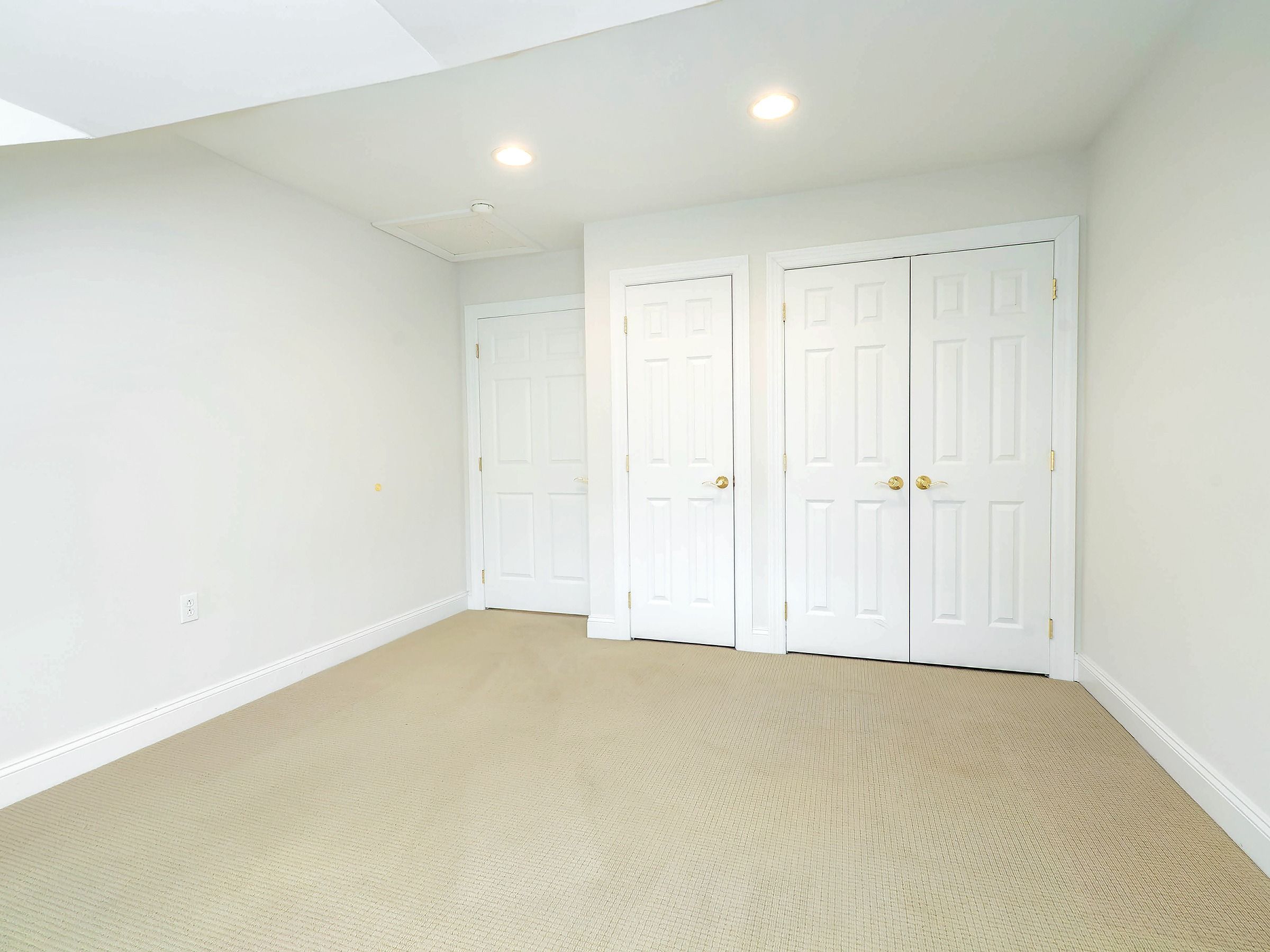  194 Pond View Drive, Port Washington, NY, 11050 - 物件實景
