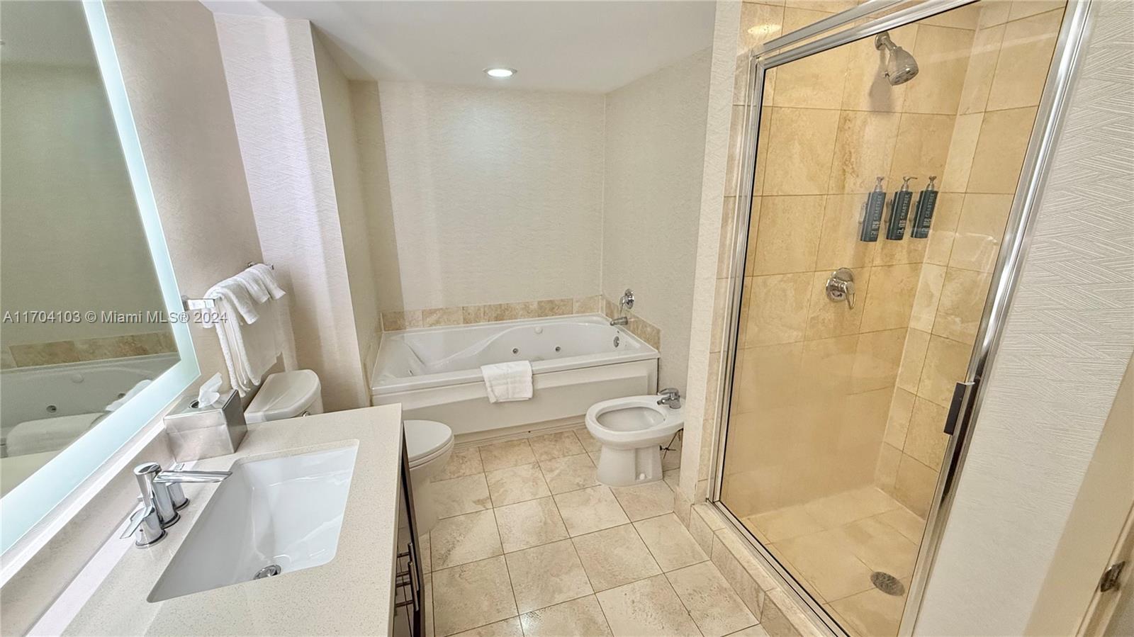 Sunny Isles Beach, Florida, 33160, United States, 1 Bedroom Bedrooms, ,1 BathroomBathrooms,Residential,For Sale,1761868