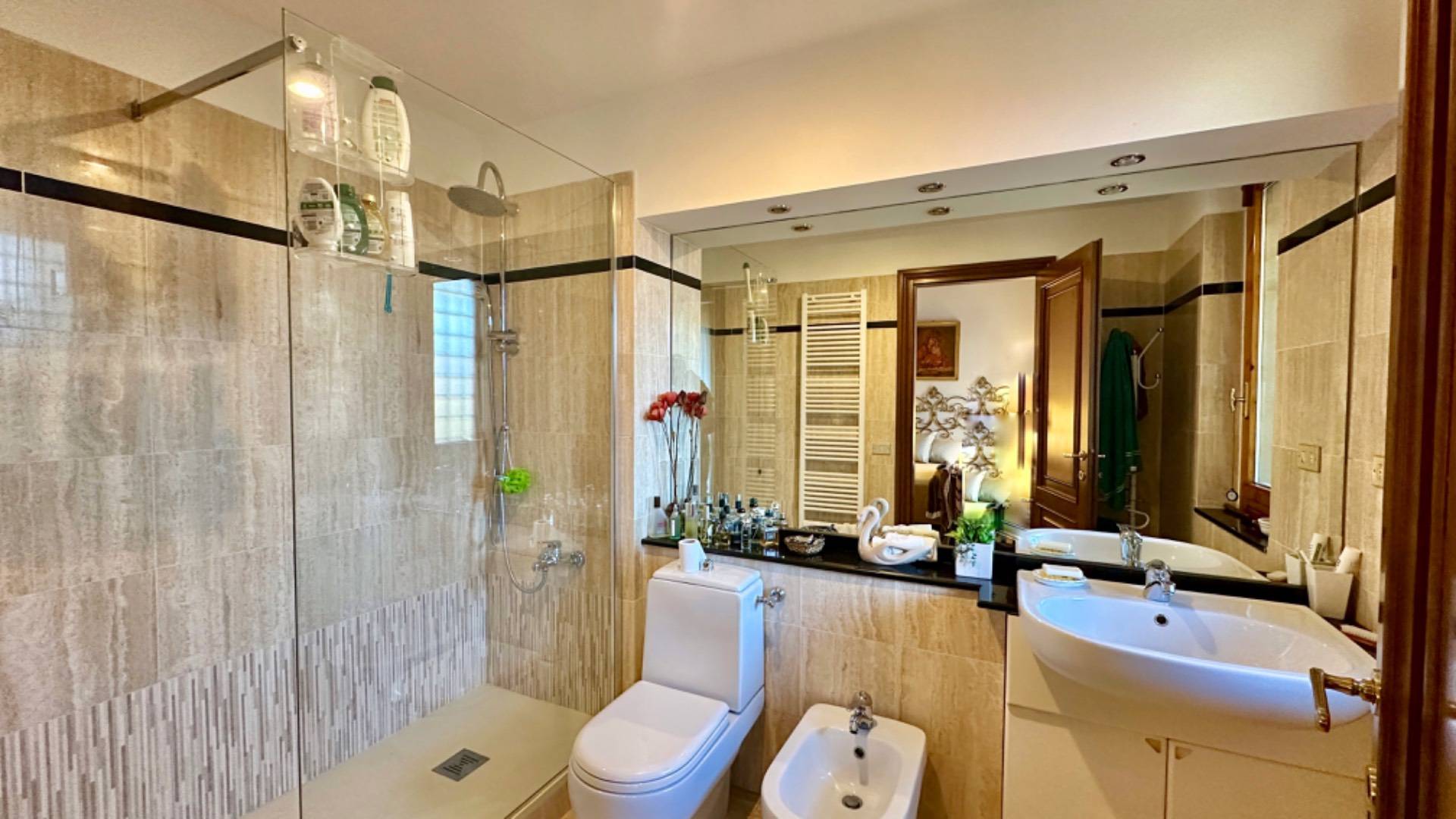 Roma, Roma, 00100, IT, 4 Bedrooms Bedrooms, ,3 BathroomsBathrooms,Residential,For Sale,1746322