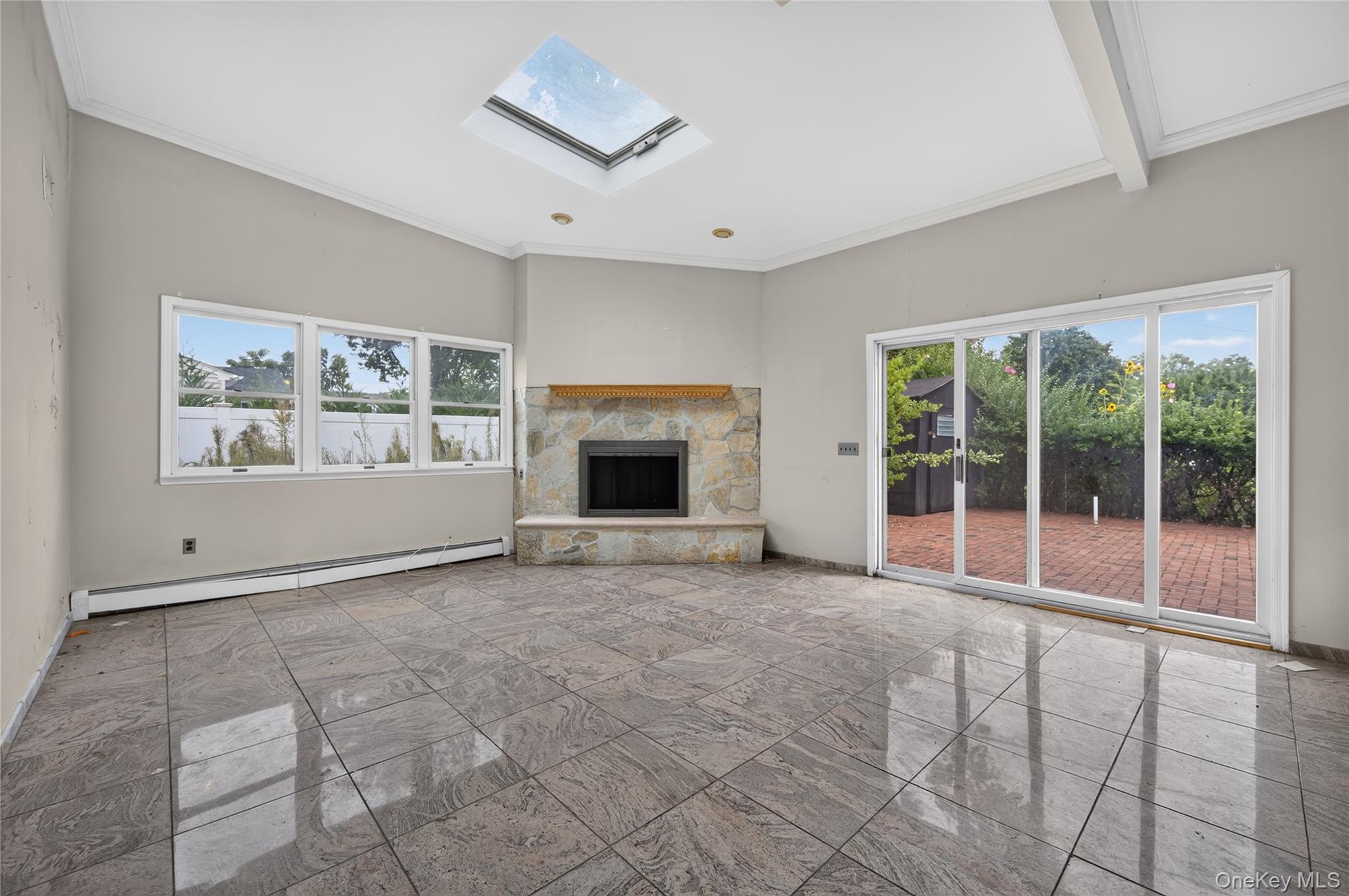  146 Longwood Avenue, Westbury, NY, 11590 - 物件實景