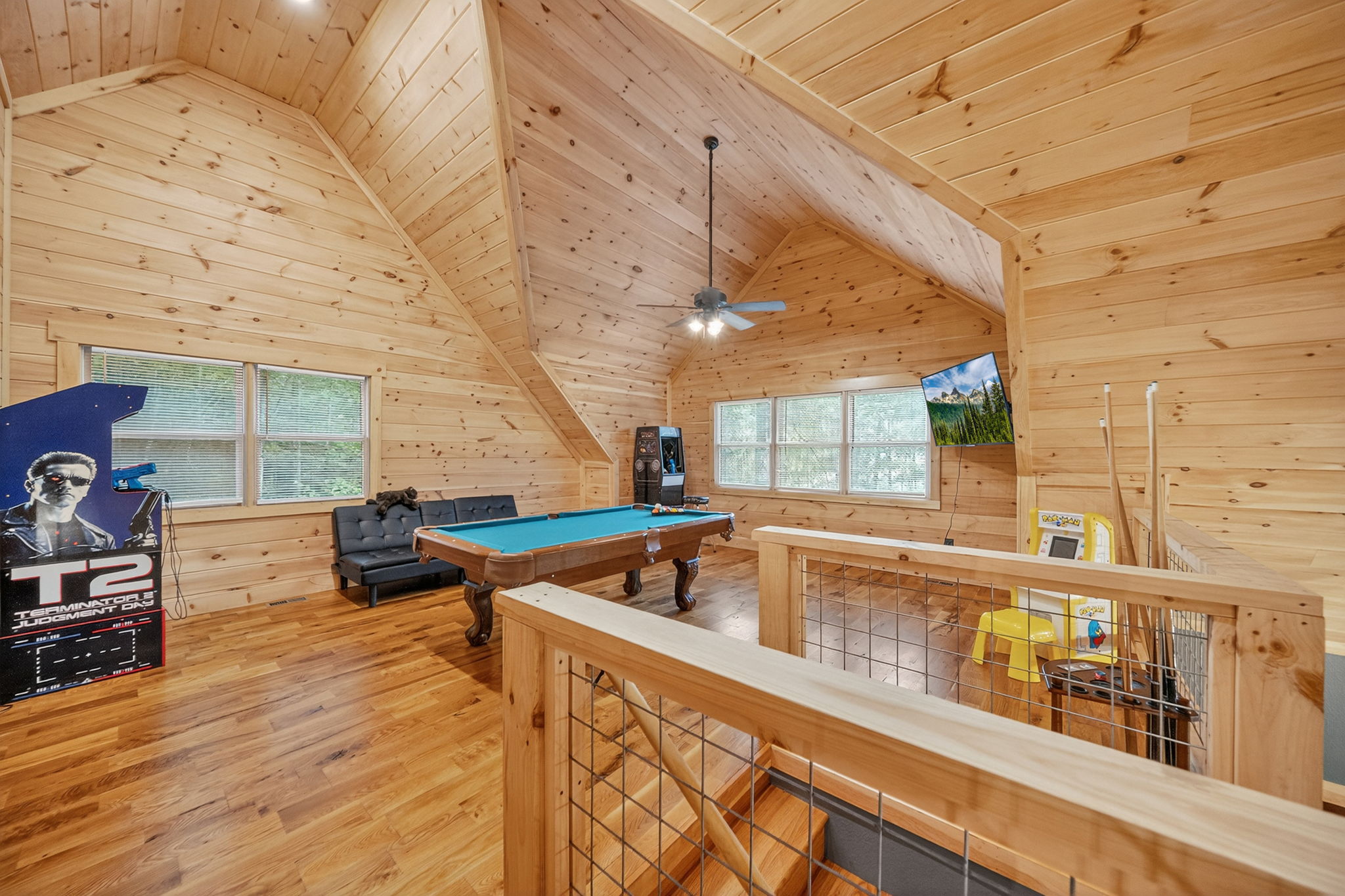 Sevierville, Tennessee, 37862, United States, 2 Bedrooms Bedrooms, ,3 BathroomsBathrooms,Residential,For Sale,2012512