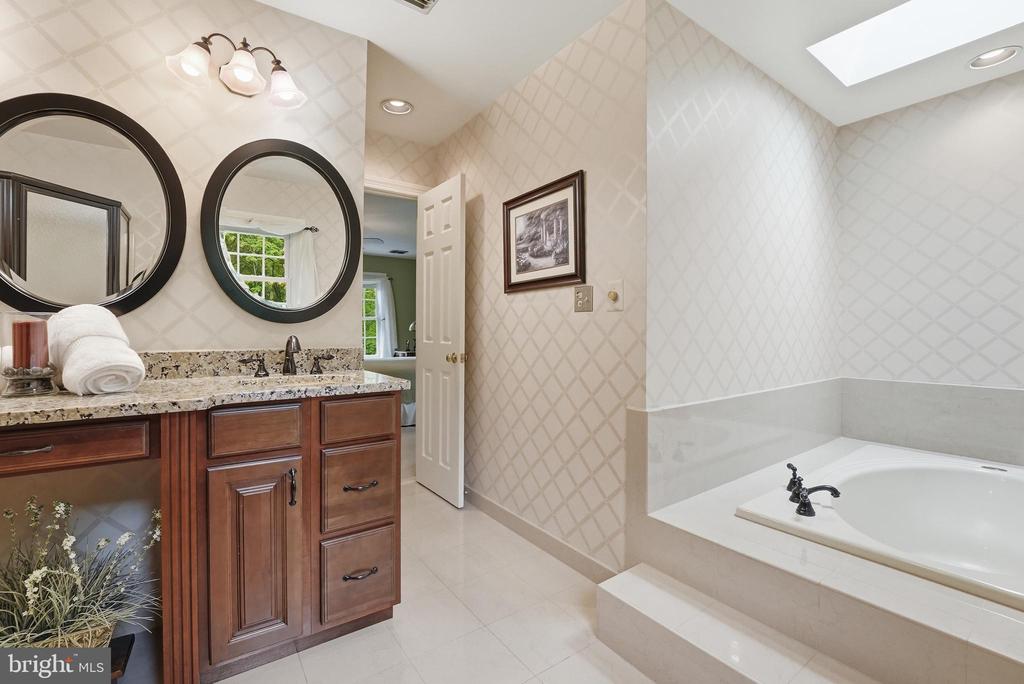 Warrenton, Virginia, 20187, United States, 4 Bedrooms Bedrooms, ,3 BathroomsBathrooms,Residential,For Sale,2048505