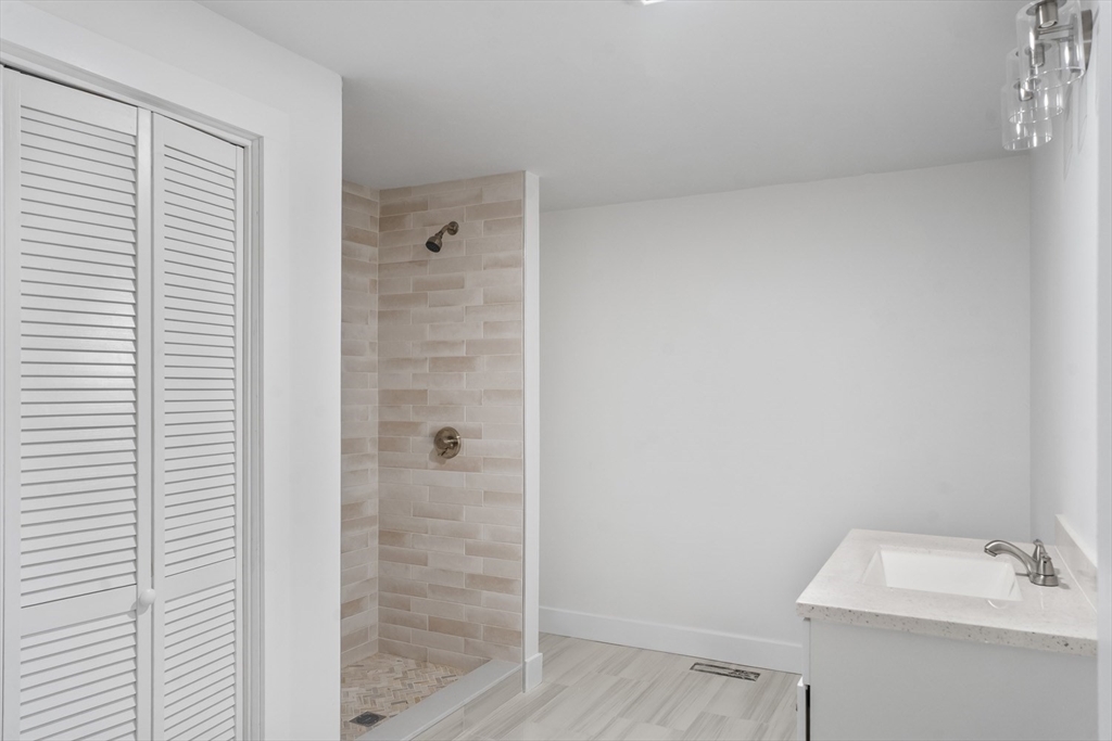 Raynham, Massachusetts, 02767, United States, 4 Bedrooms Bedrooms, ,3 BathroomsBathrooms,Residential,For Sale,2001921