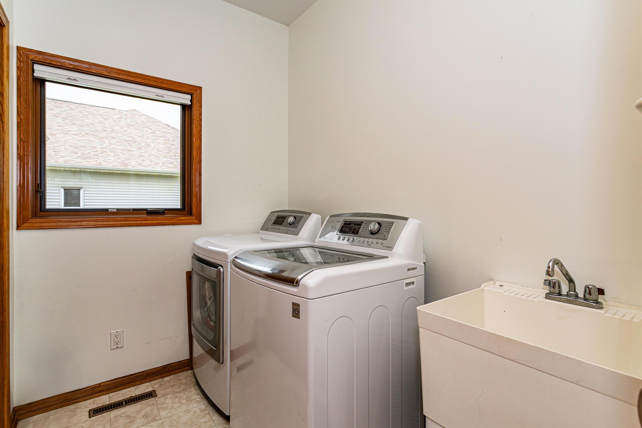 Ames, Iowa, 50014, United States, 5 Bedrooms Bedrooms, ,5 BathroomsBathrooms,Residential,For Sale,1935039