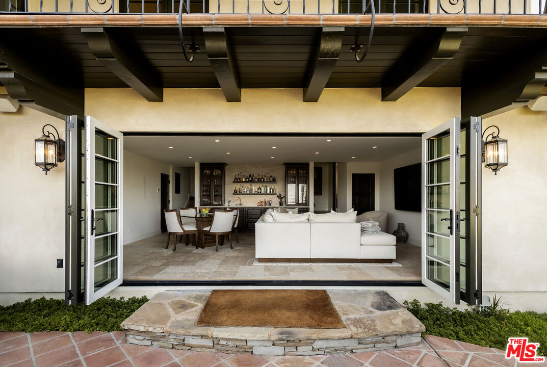 Los Angeles, California, 90068, United States, 4 Bedrooms Bedrooms, ,5 BathroomsBathrooms,Residential,For Sale,1910908