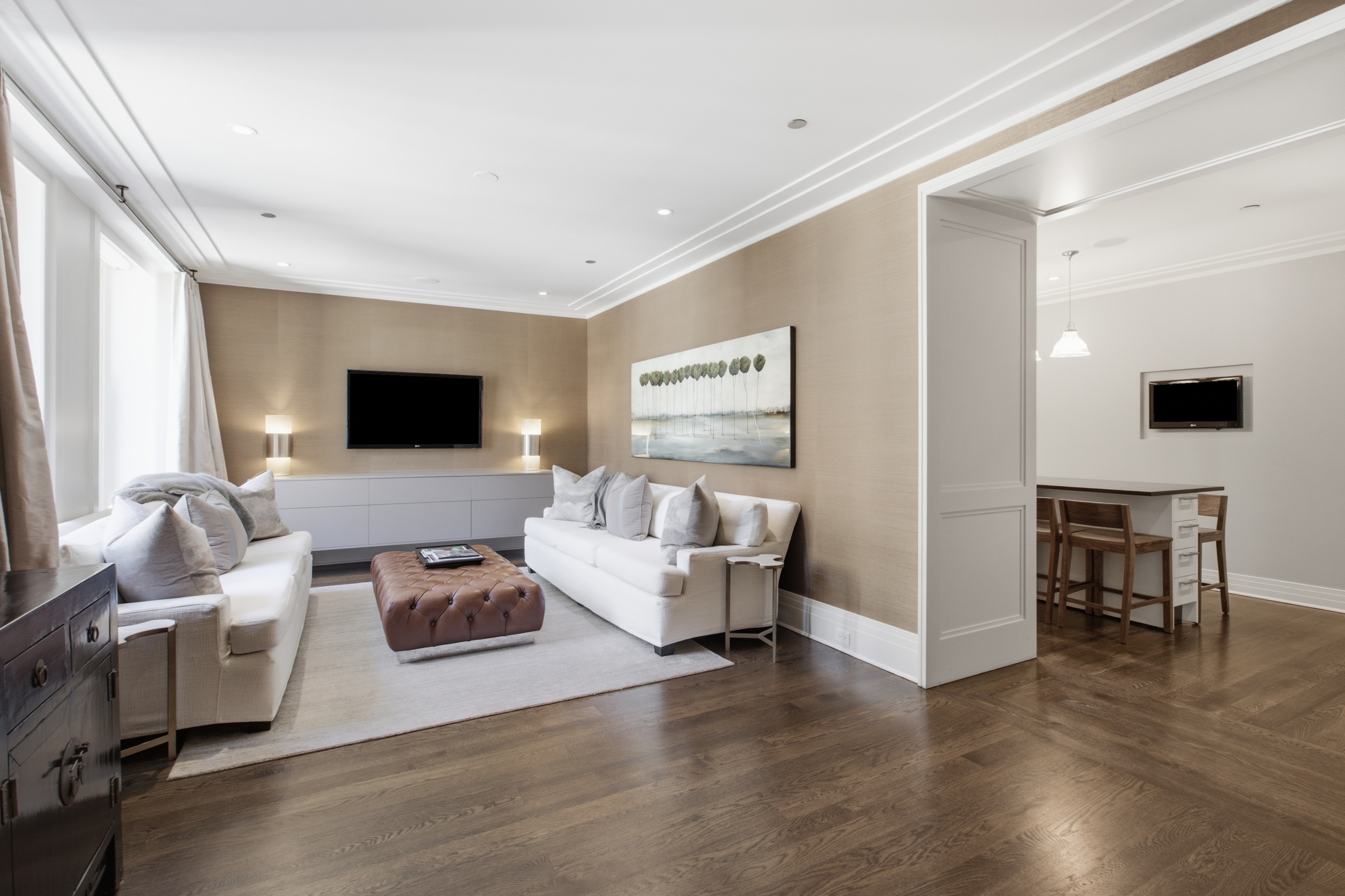  Outstanding, Three-bedroom Three and a Half Baths - 物件實景